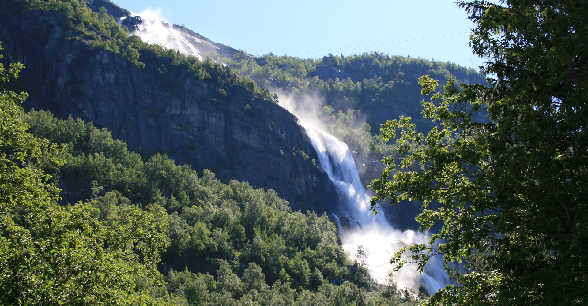 005 Tjørndalsfossen i Oddadalen - Foto Geir Johansen.jpg