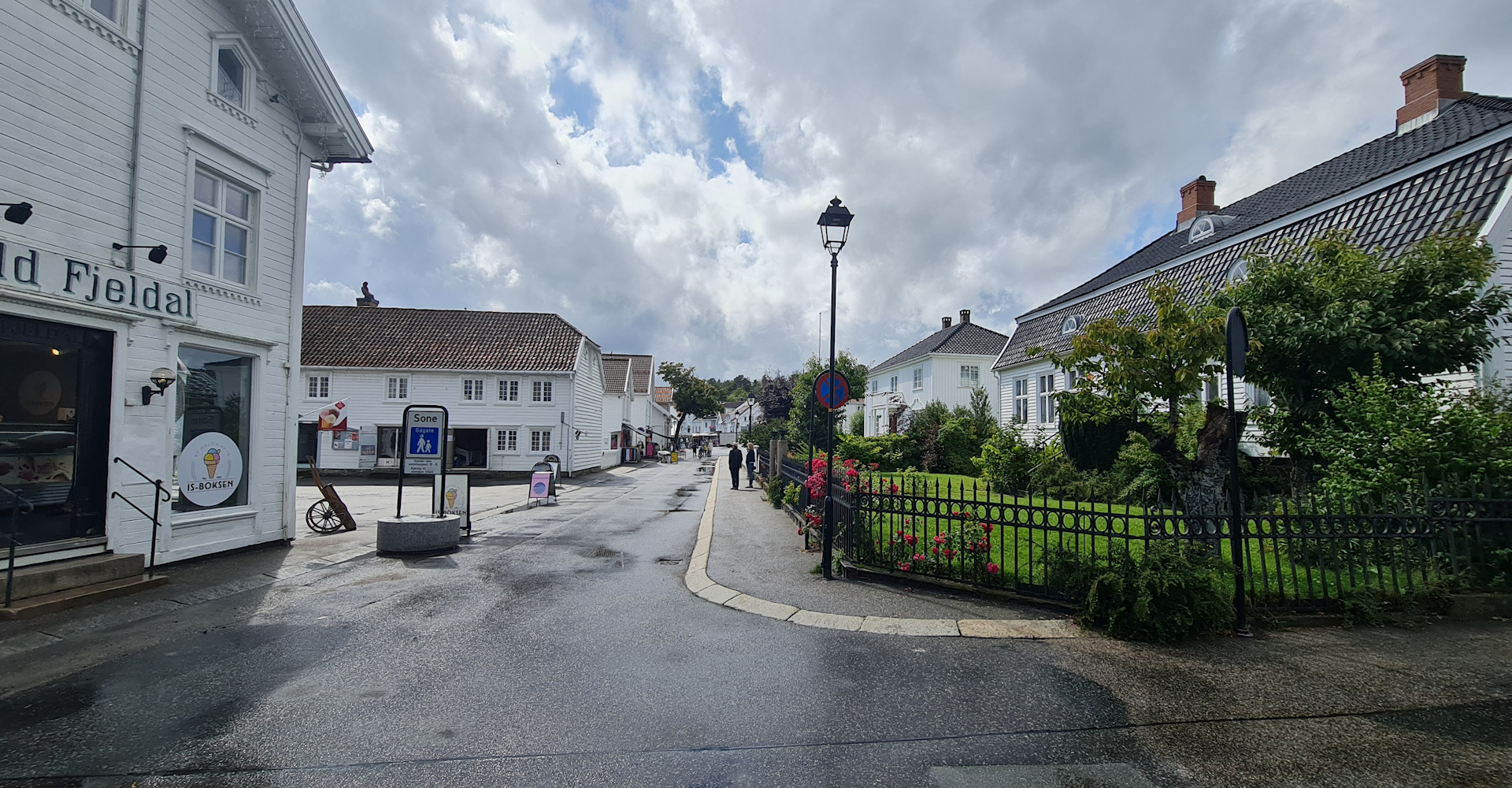 Lillesand 011 1 litt av sentrum og gågaten - Foto Geir Johansen.jpg
