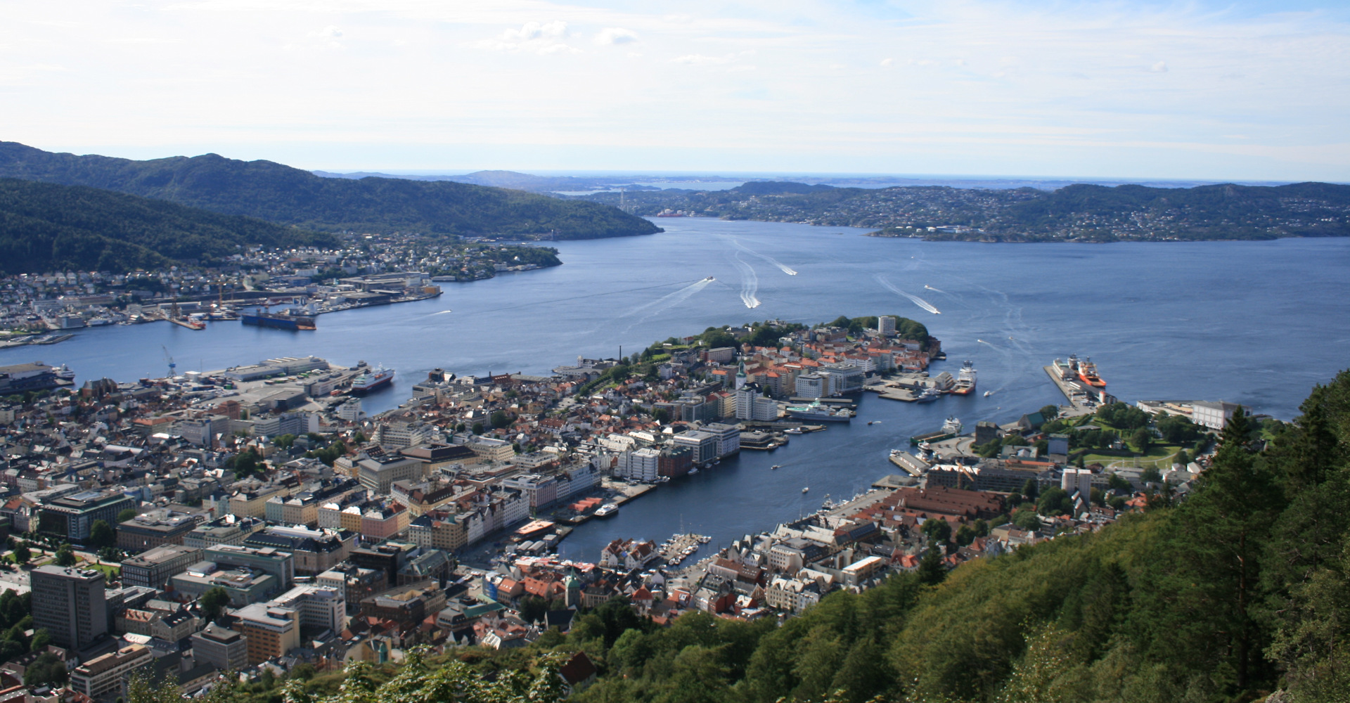 001 Bergen sentrum-havnen og fjorden-foto Geir Johansen.jpg