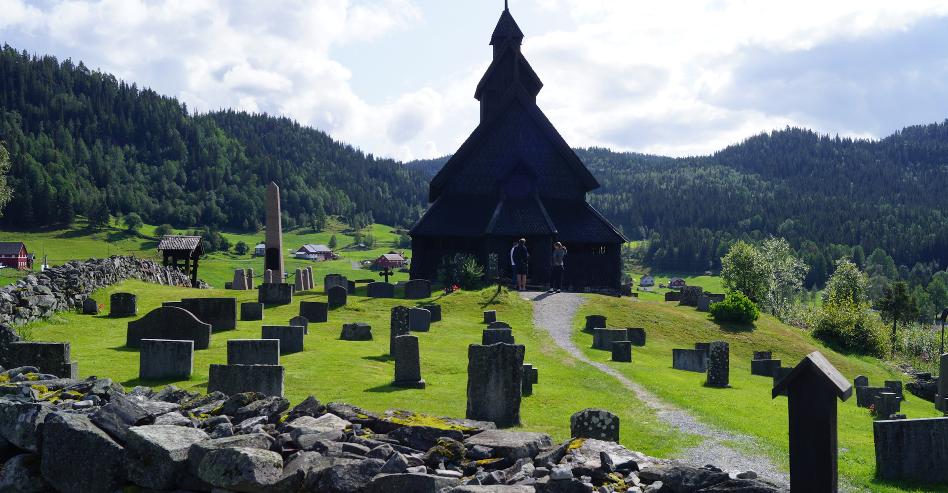 001 Eidsborg stavkirke - Foto Geir Johansen.jpg