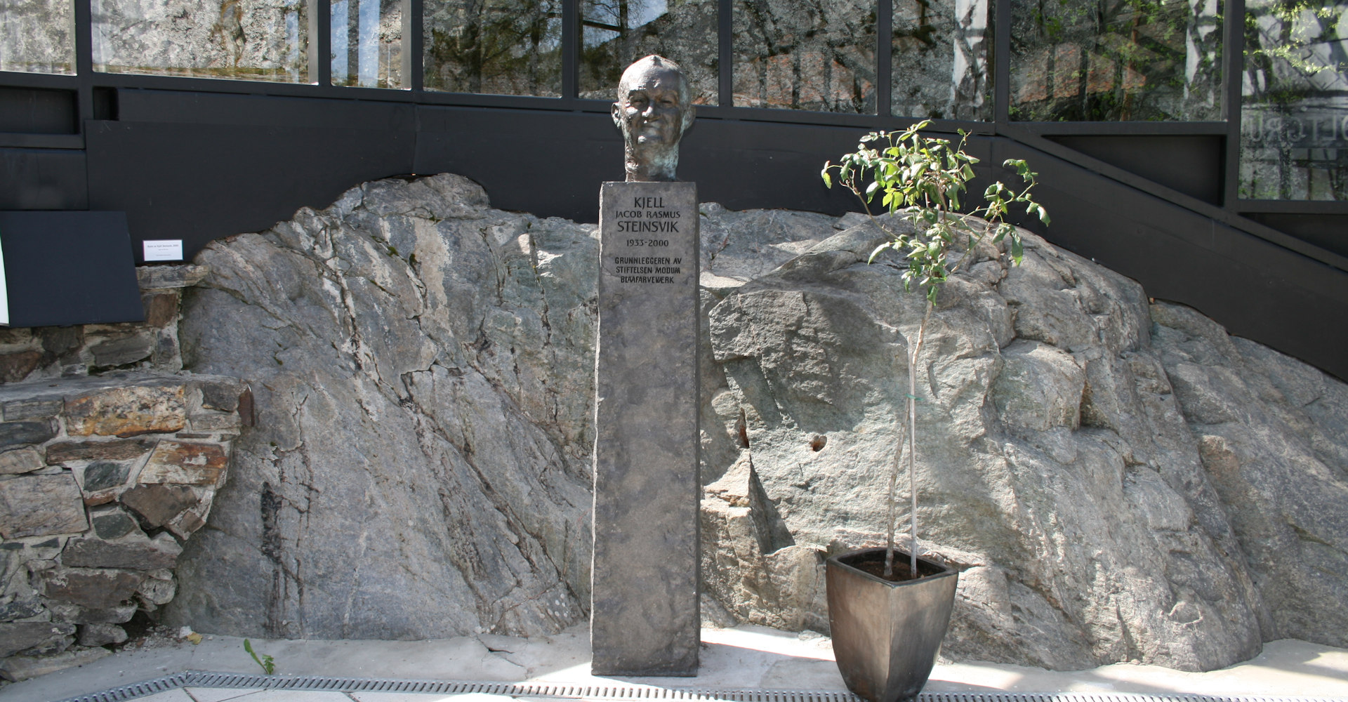 010 Blaafarveverket - monument - Foto Geir Johansen.jpg