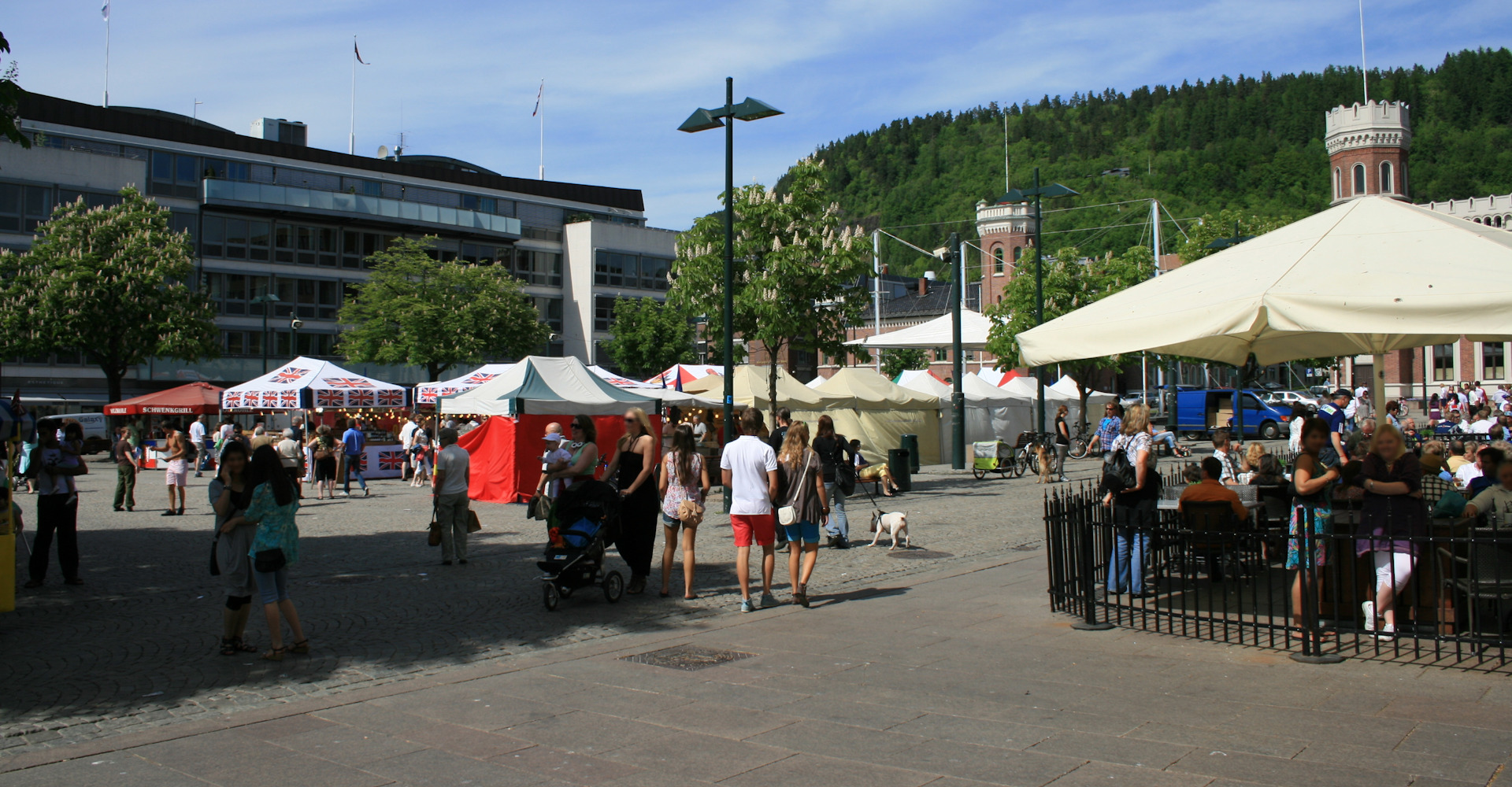 017 Bragernes torg med torghandel-foto Geir Johansen.jpg