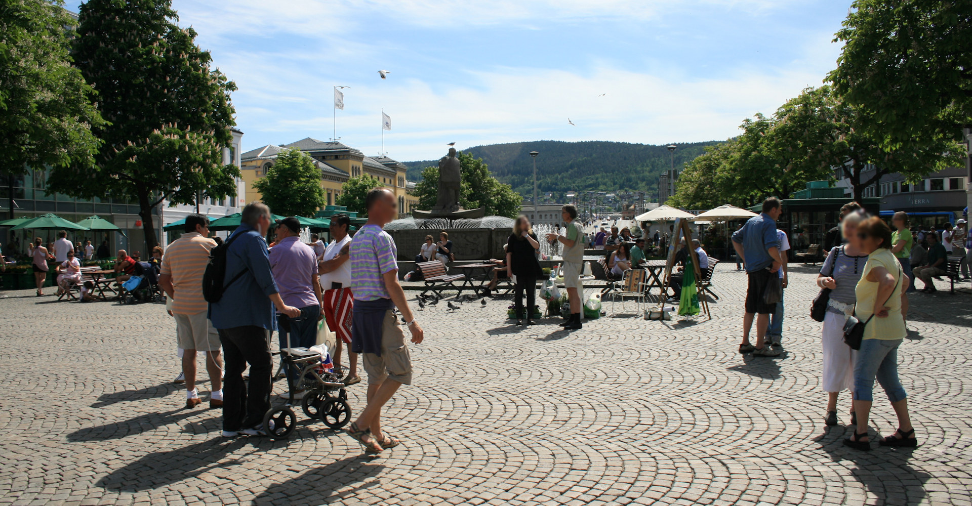015 Bragernes torg med torghandel-foto Geir Johansen.jpg