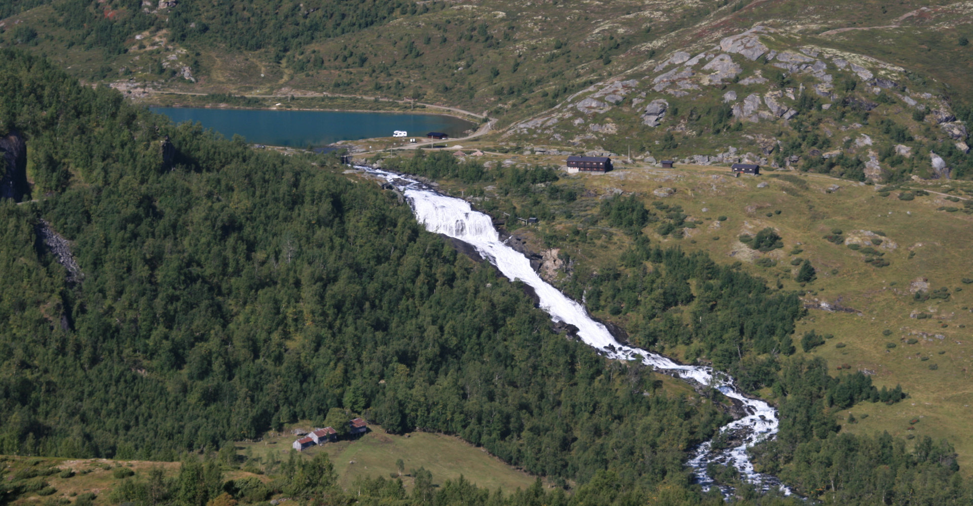 006 Høyfossen ved Jotunheimen fjellstue - Foto Geir Johansen.jpg