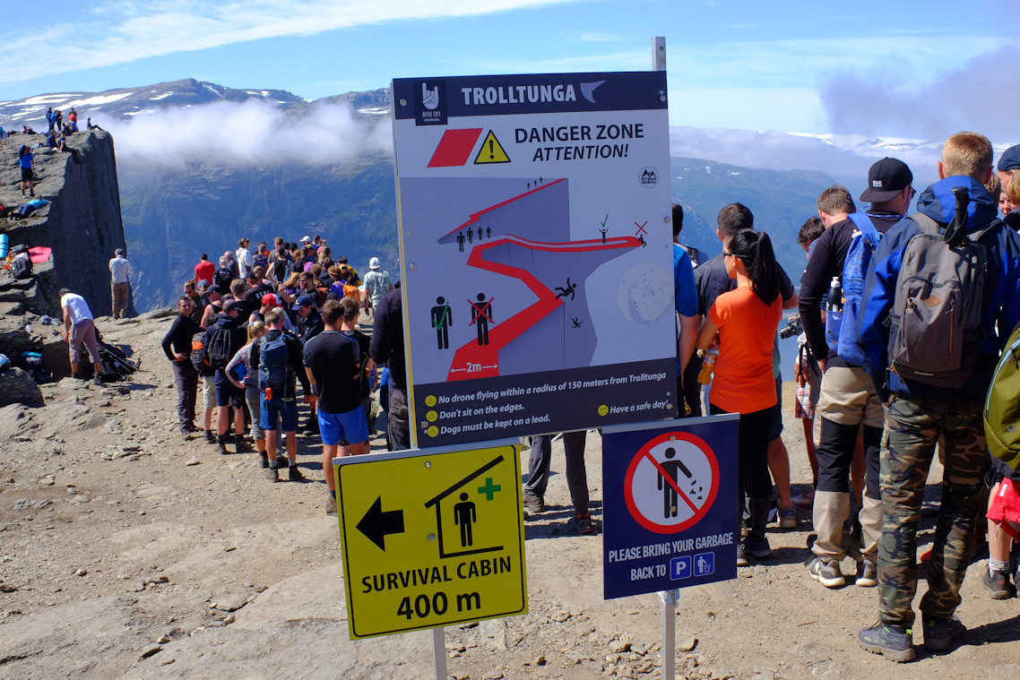 Trolltunga - advarsel til besøkende - foto Frankemann.jpg