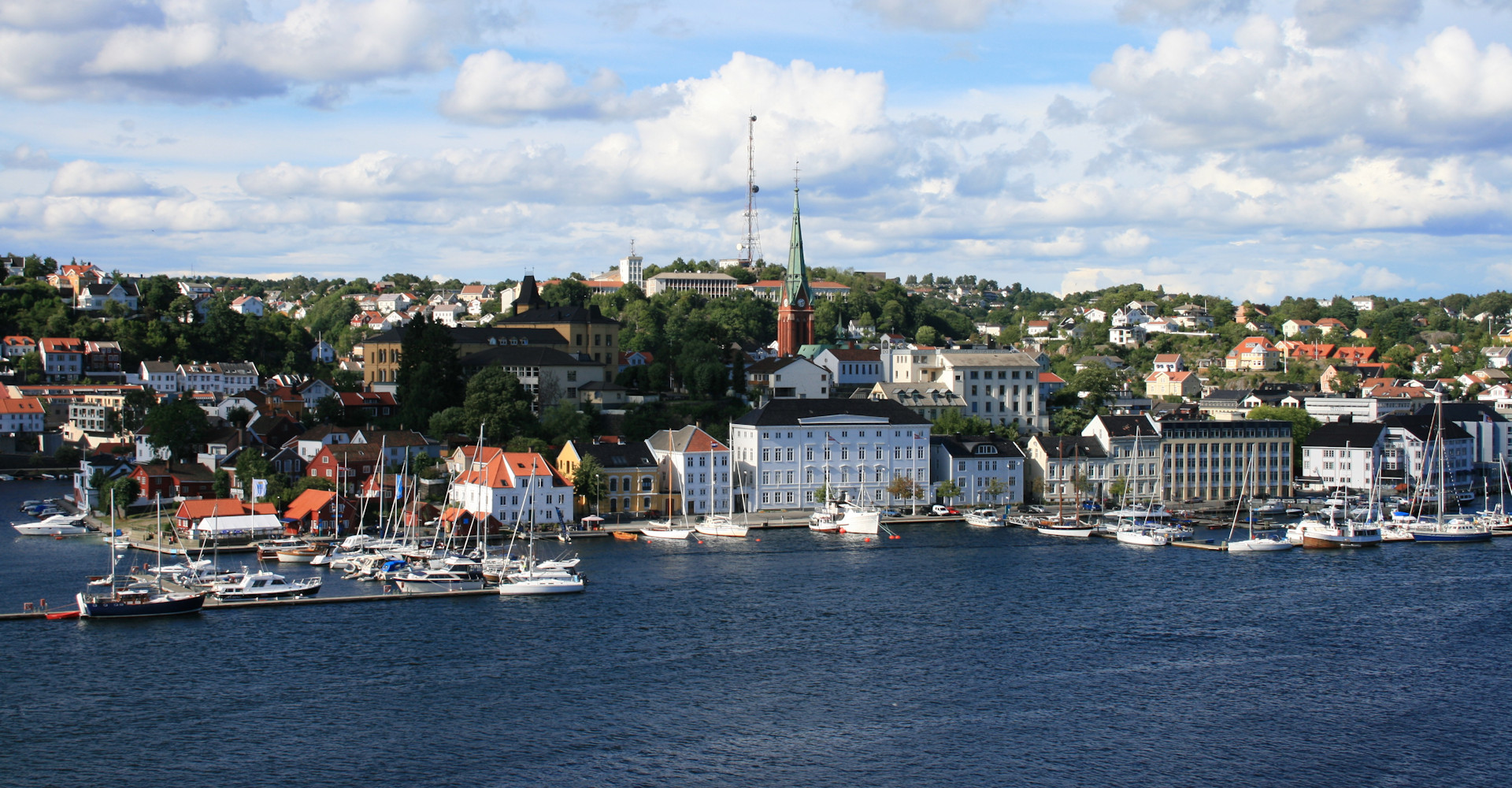 Arendal-gamlebyen sett fra Husøy-foto Geir Johansen.jpg