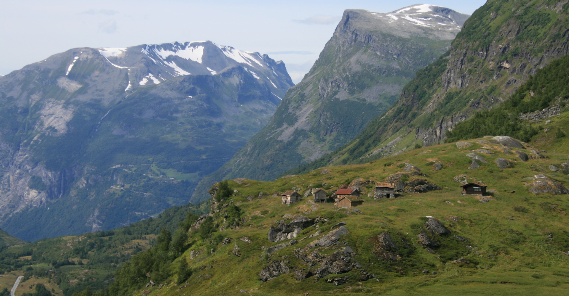 010 Opplendskedalen med gammelt gardstun-Foto Geir Johansen.jpg