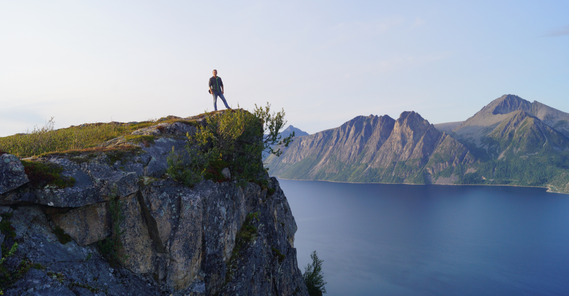Banner - Tur på Litjehornet med Grytøya i bakgrunnen - Foto Geir Johansen.jpg