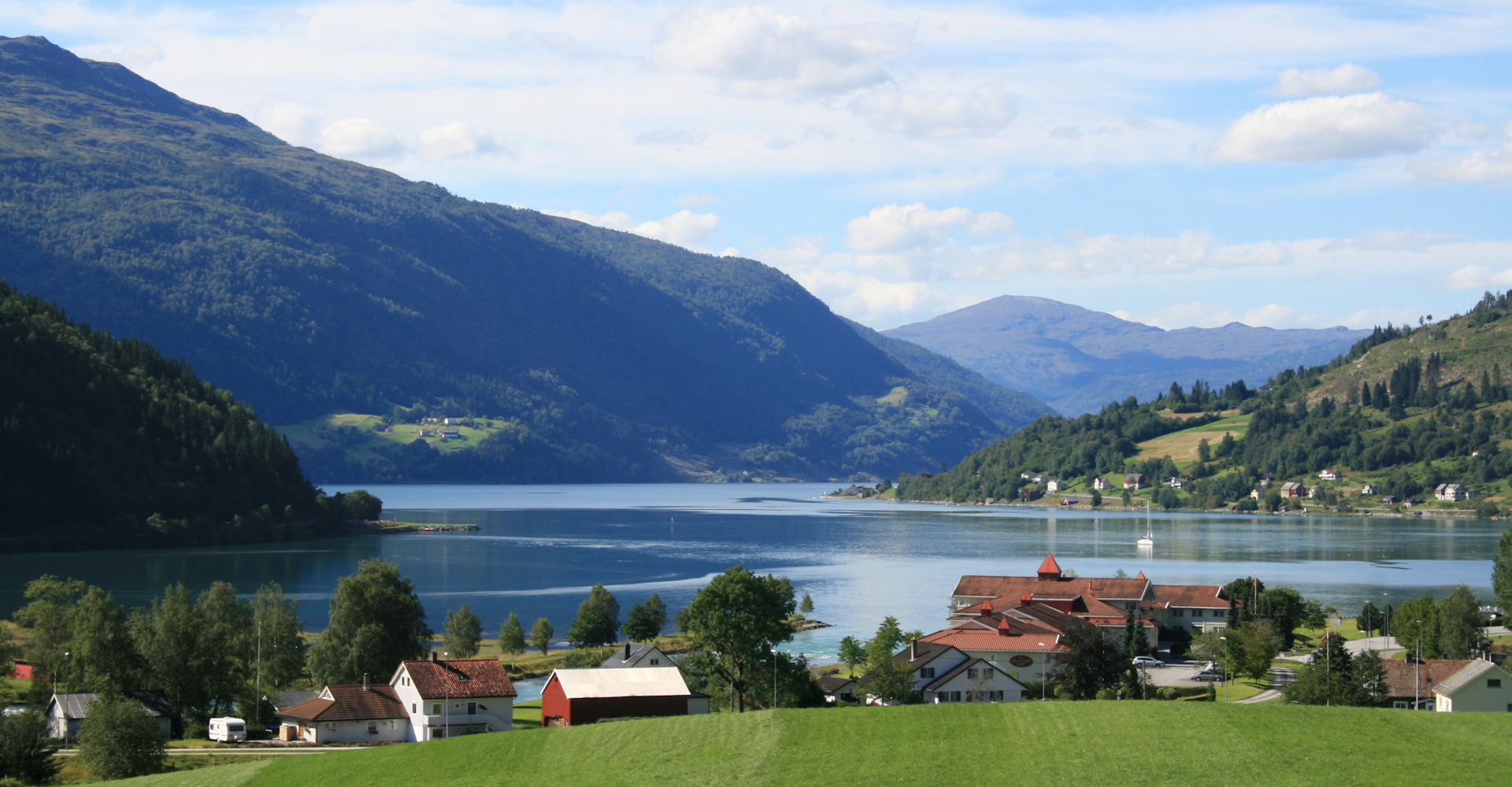 002 Loen og ut Lobukta-foto Geir Johansen.jpg
