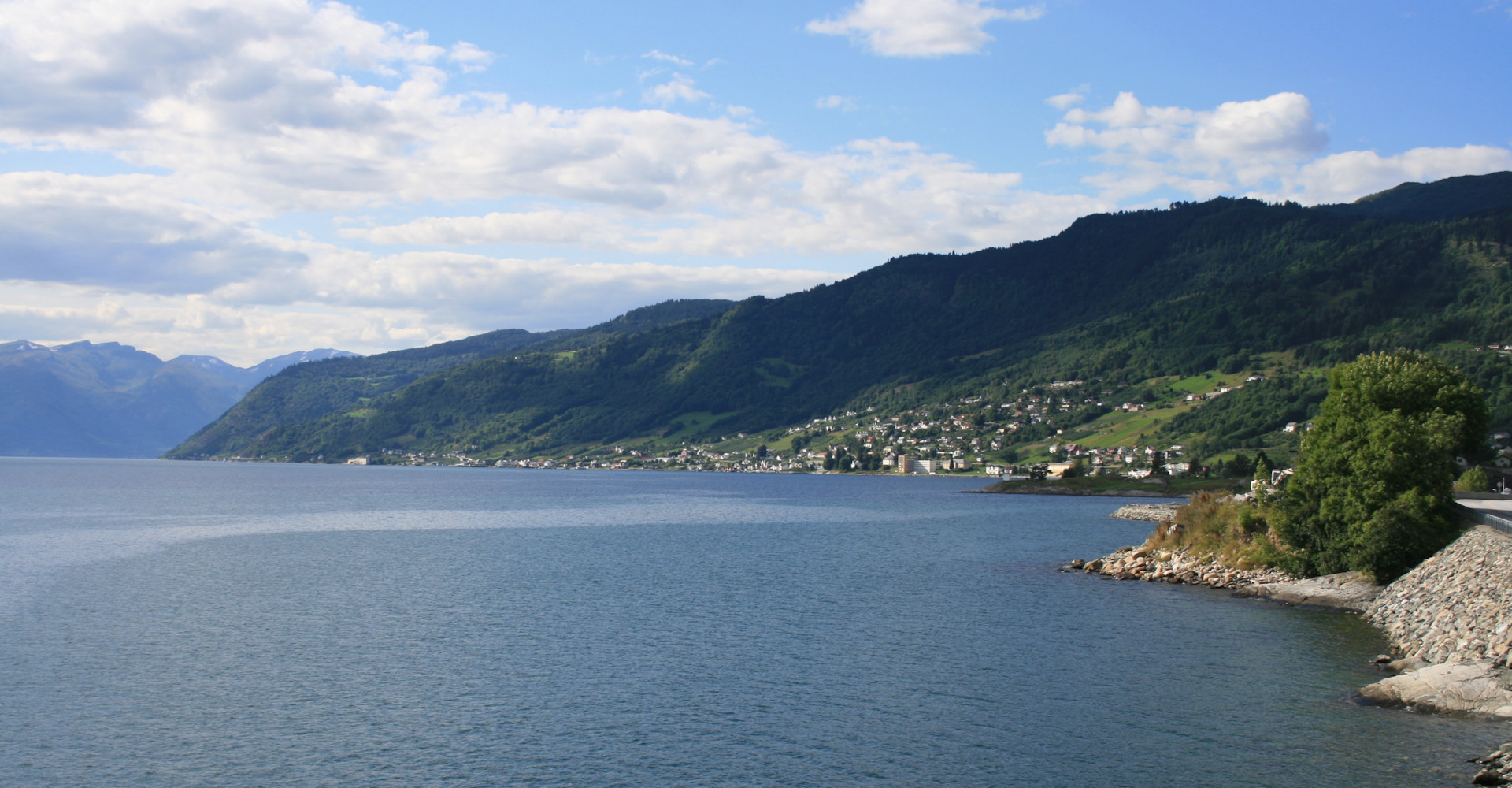 010 Sognefjorden-ved Leikanger- Foto Geir Johansen.jpg