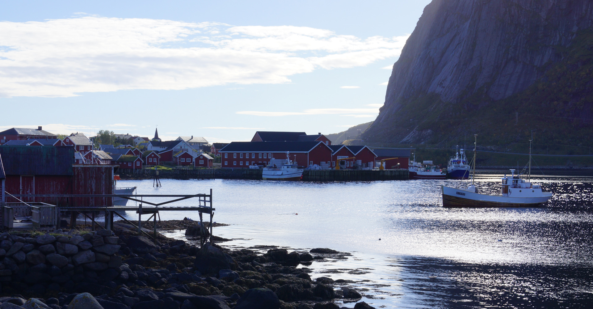 011 Fiskebåter ved Reine-Foto Geir Johansen.jpg