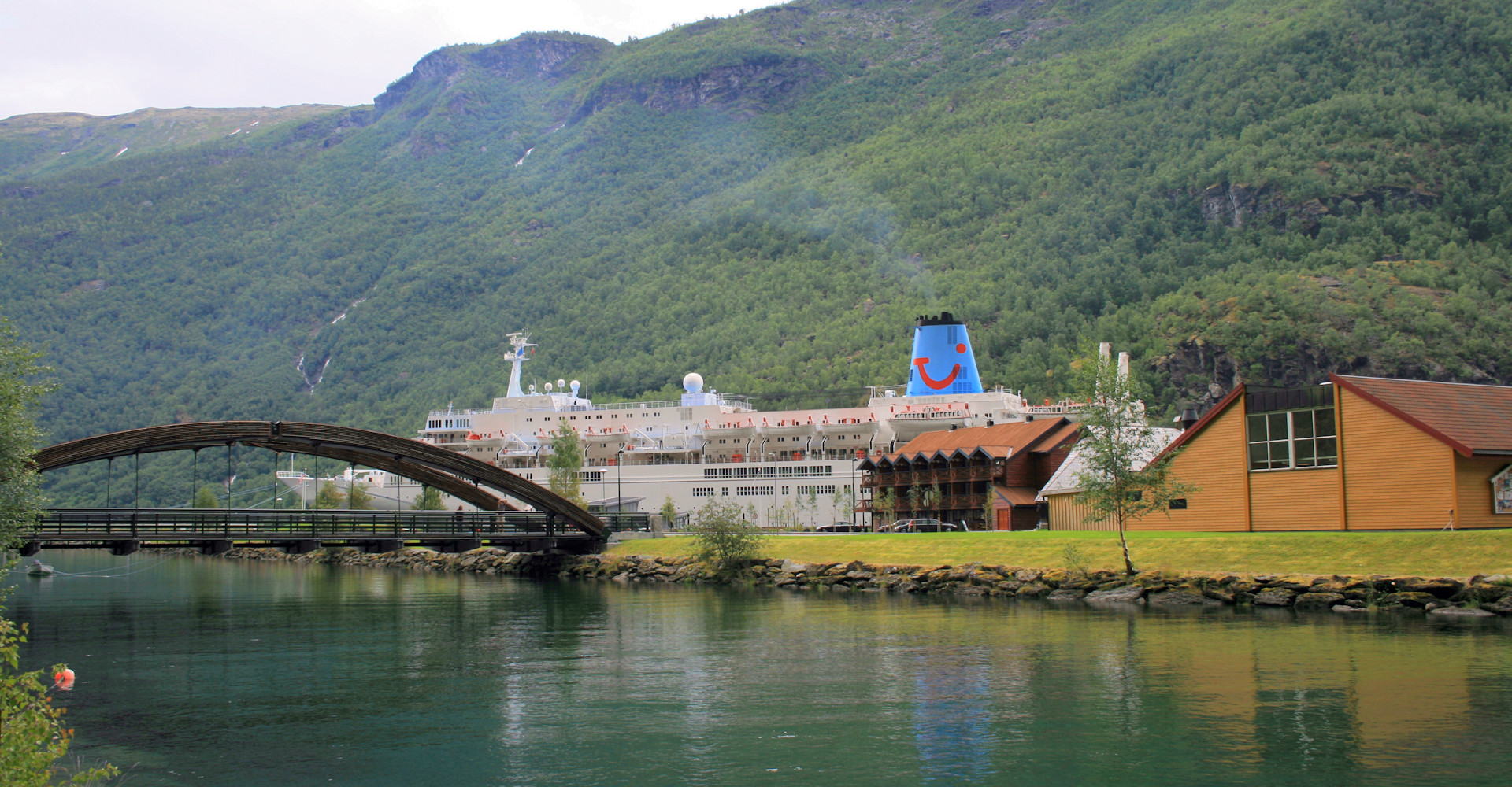 015 cruiseskip ved kaii Flåm- foto Geir Johansen.jpg