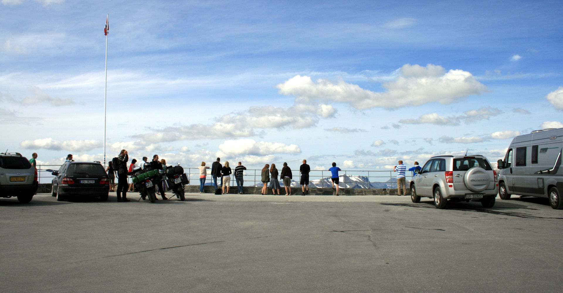 005 Utsiktsplatået på Dalsnibba - foto Geir Johansen.jpg