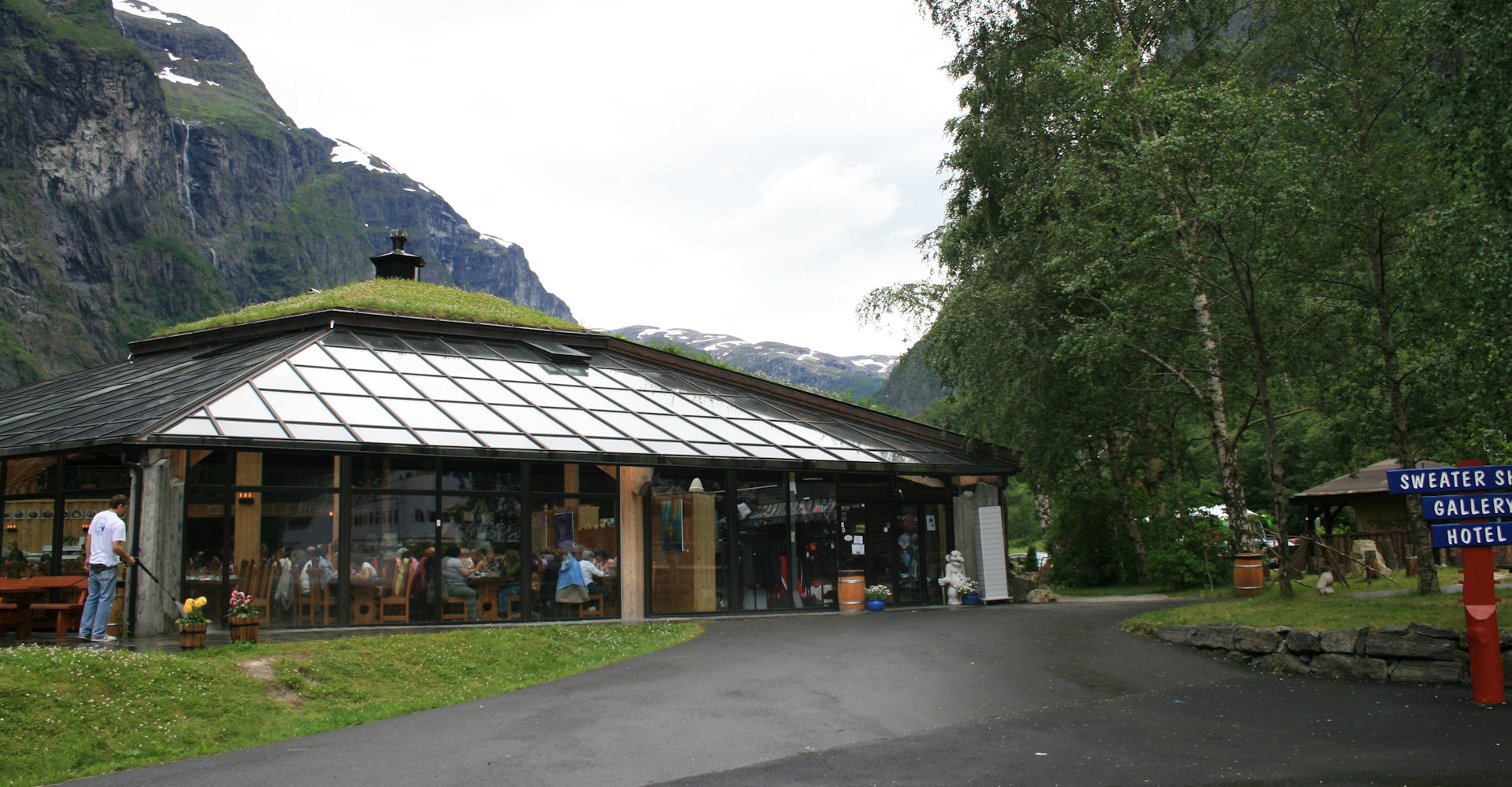 011 Spisested og butikk-foto Geir Johansen.jpg