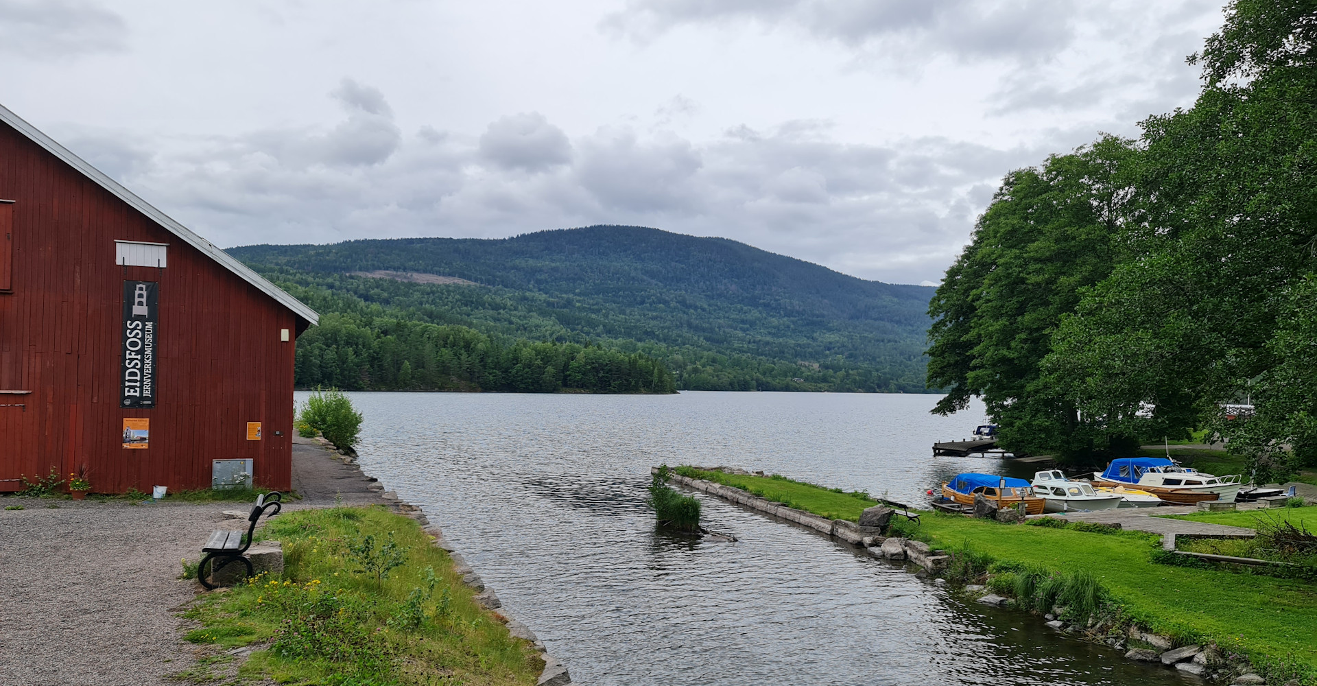 Eidsfoss - Banner 013 mot Eikeren vatnet - Foto Geir Johansen.jpg
