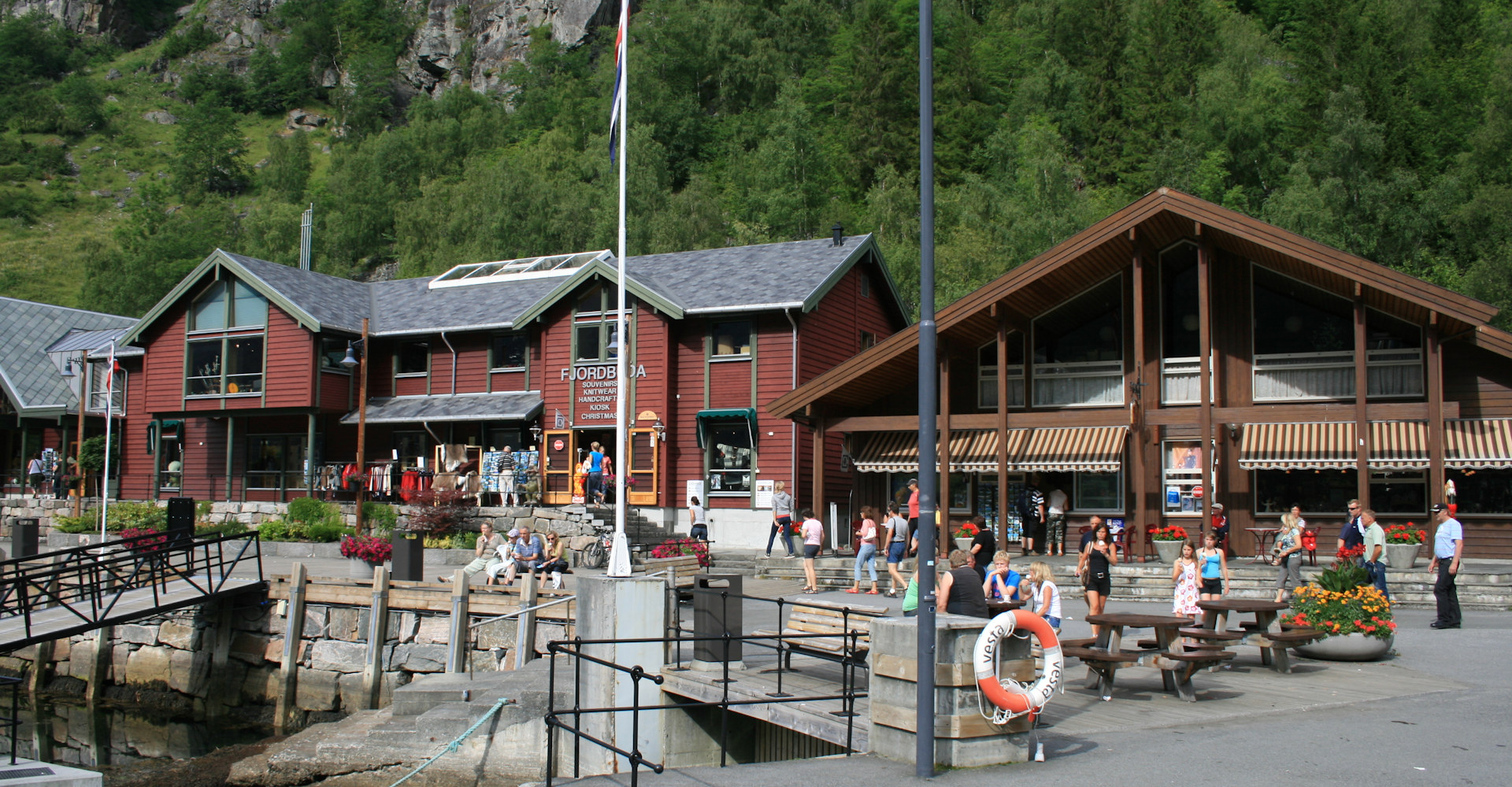 012 Geiranger ved havnen og sentrum-foto Geir Johansen.jpg