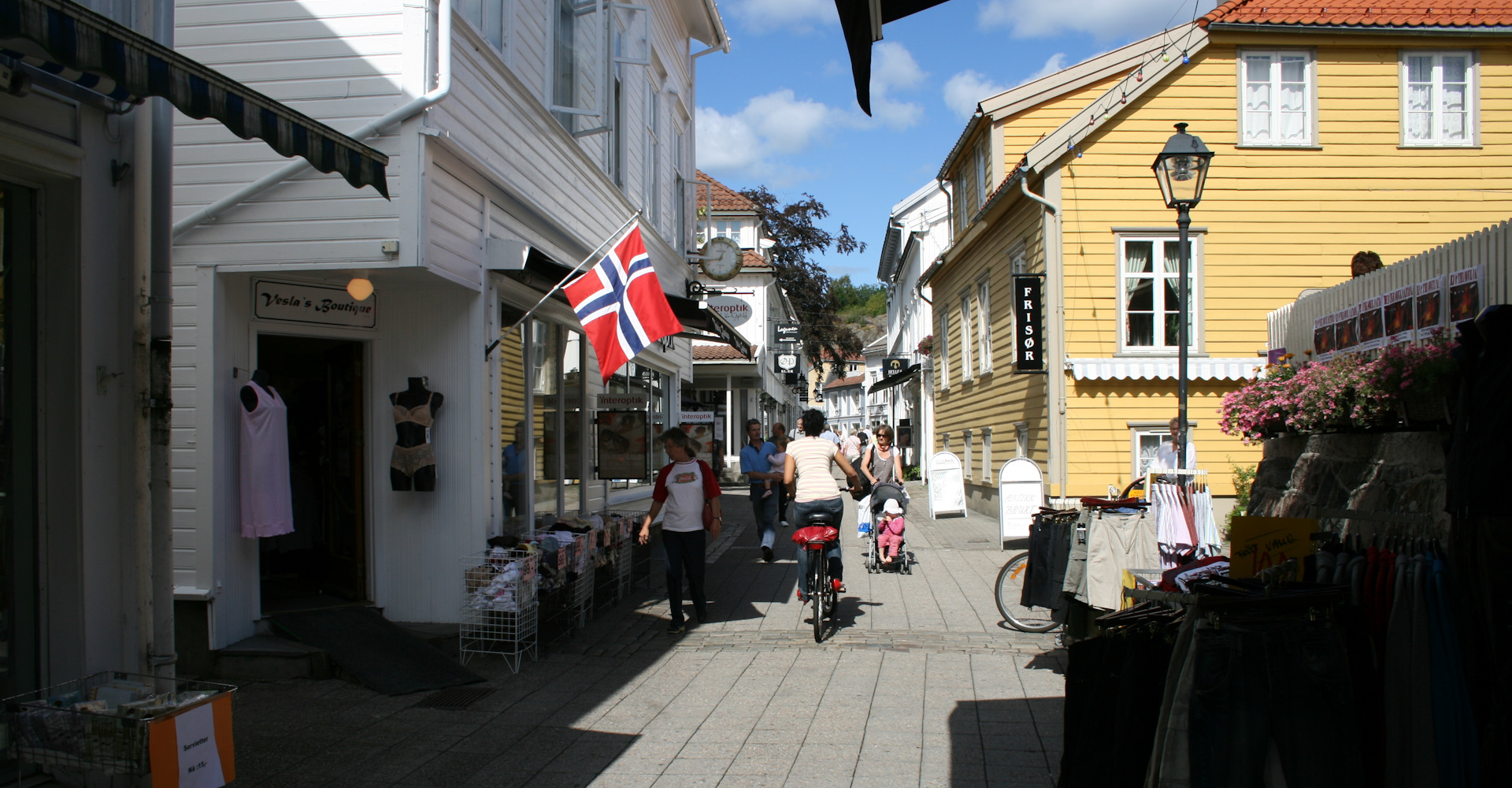 Grimstad 007 sentrumsgate ved torget- Foto Geir Johansen.jpg