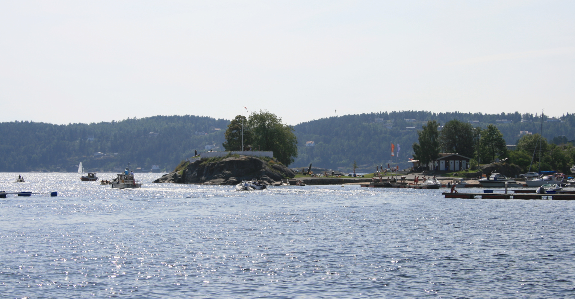 Kragerø 021 Gunnarsholm fort med badestranden - foto Geir Johansen.jpg
