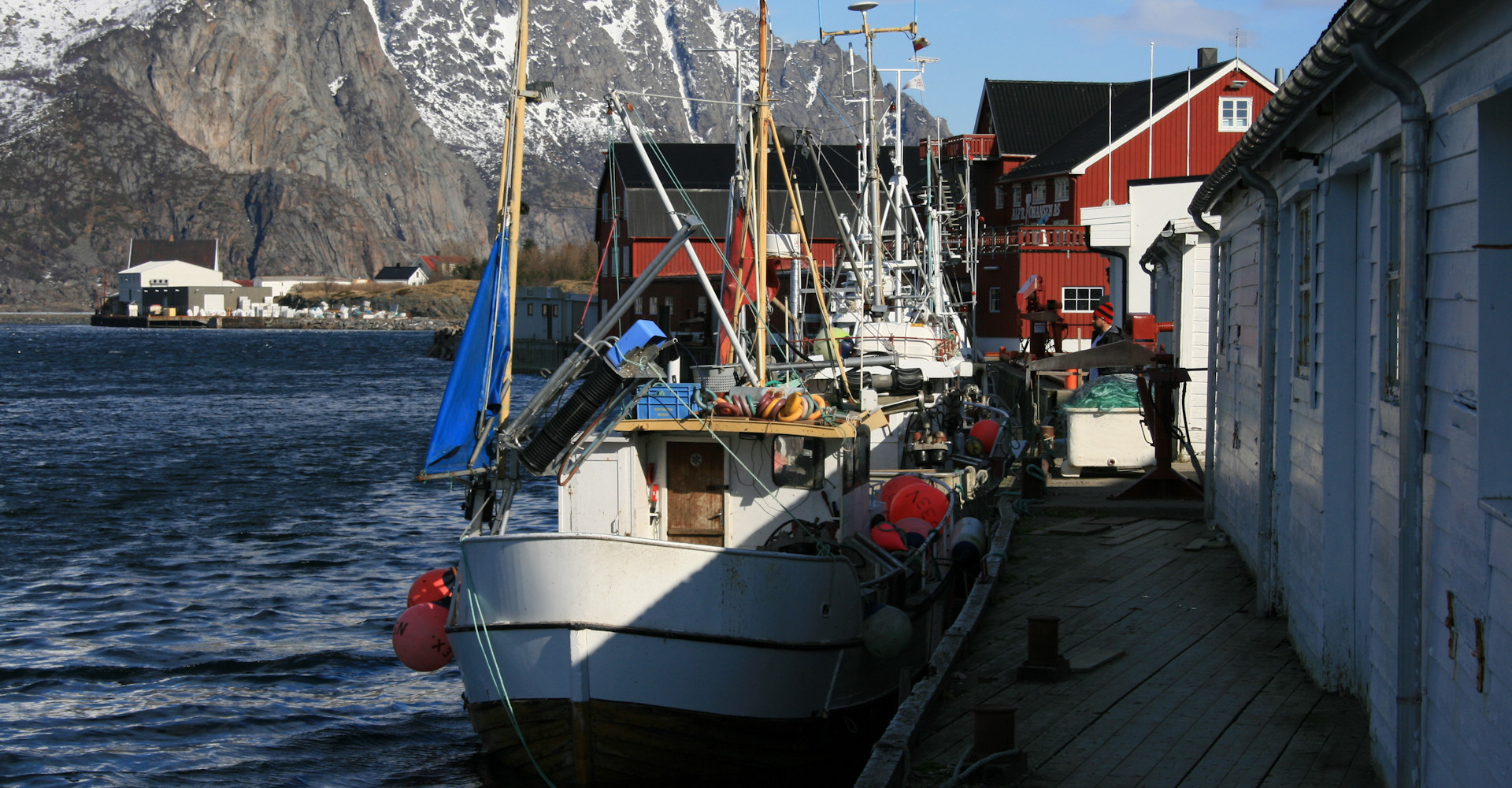 009-fiskebåter langs bryggene-foto Geir Johansen.jpg