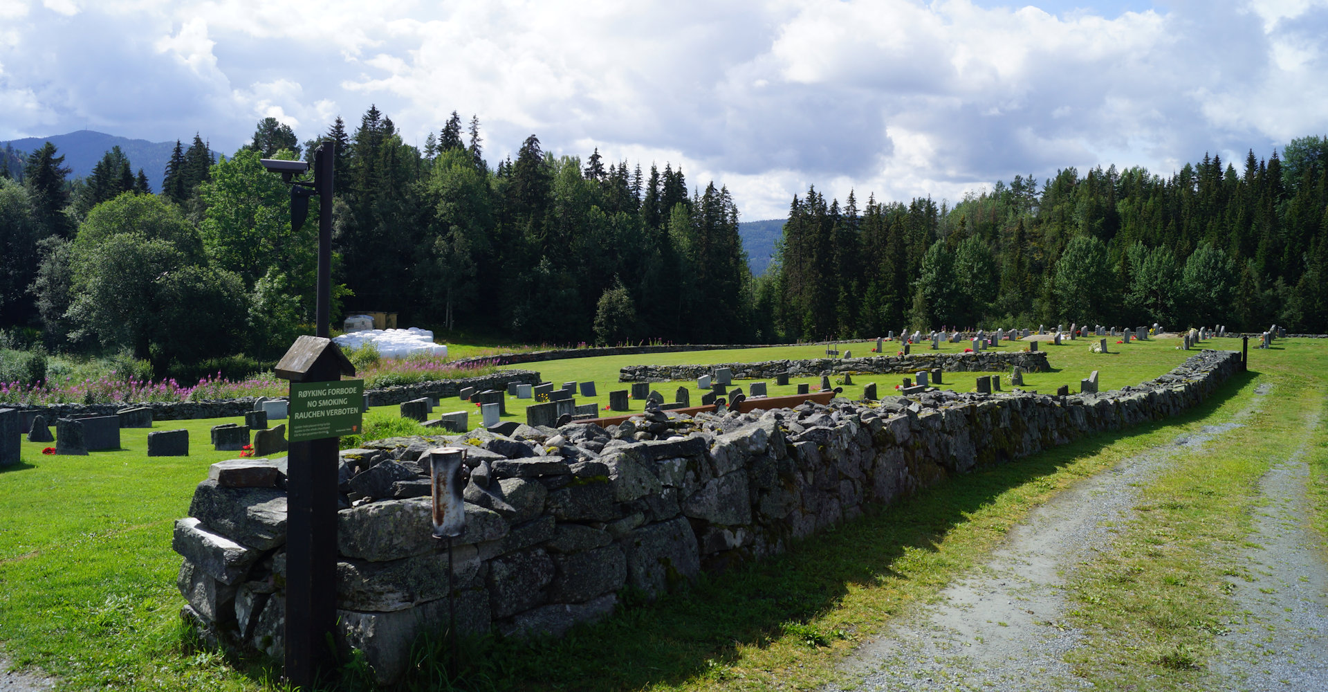 006 Eidsborg stavkirke - Foto Geir Johansen.jpg