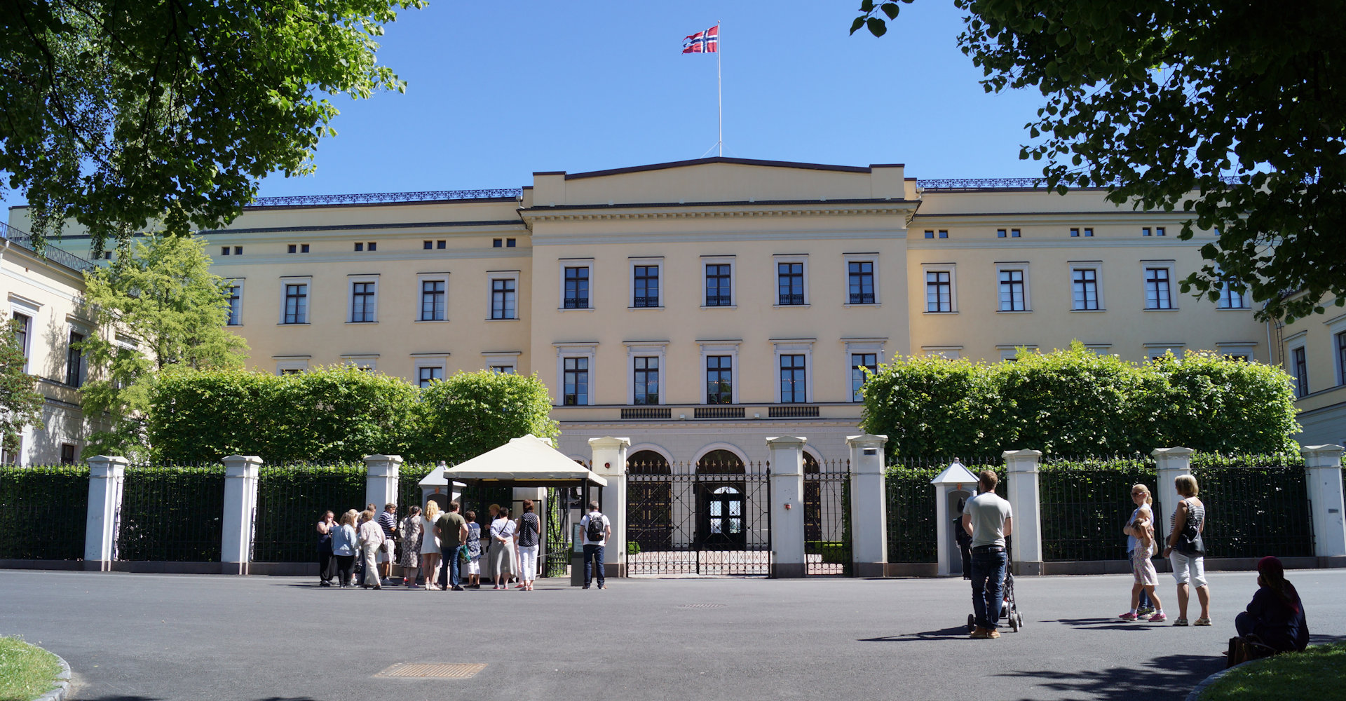 002 Det kongelige slott - Baksiden - Foto Geir Johansen.jpg