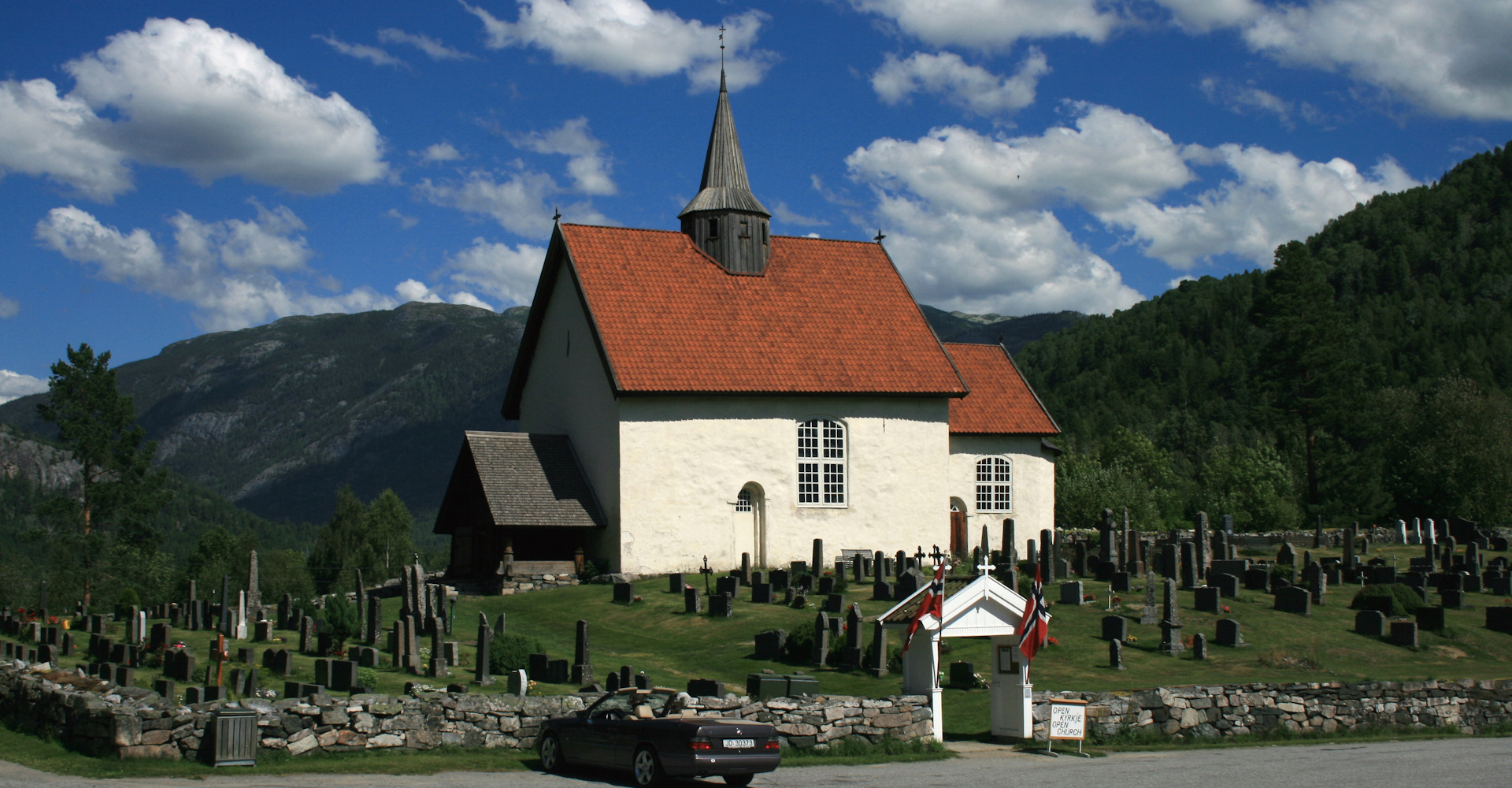 Seljord kirke-Banner-foto Geir Johansen.jpg