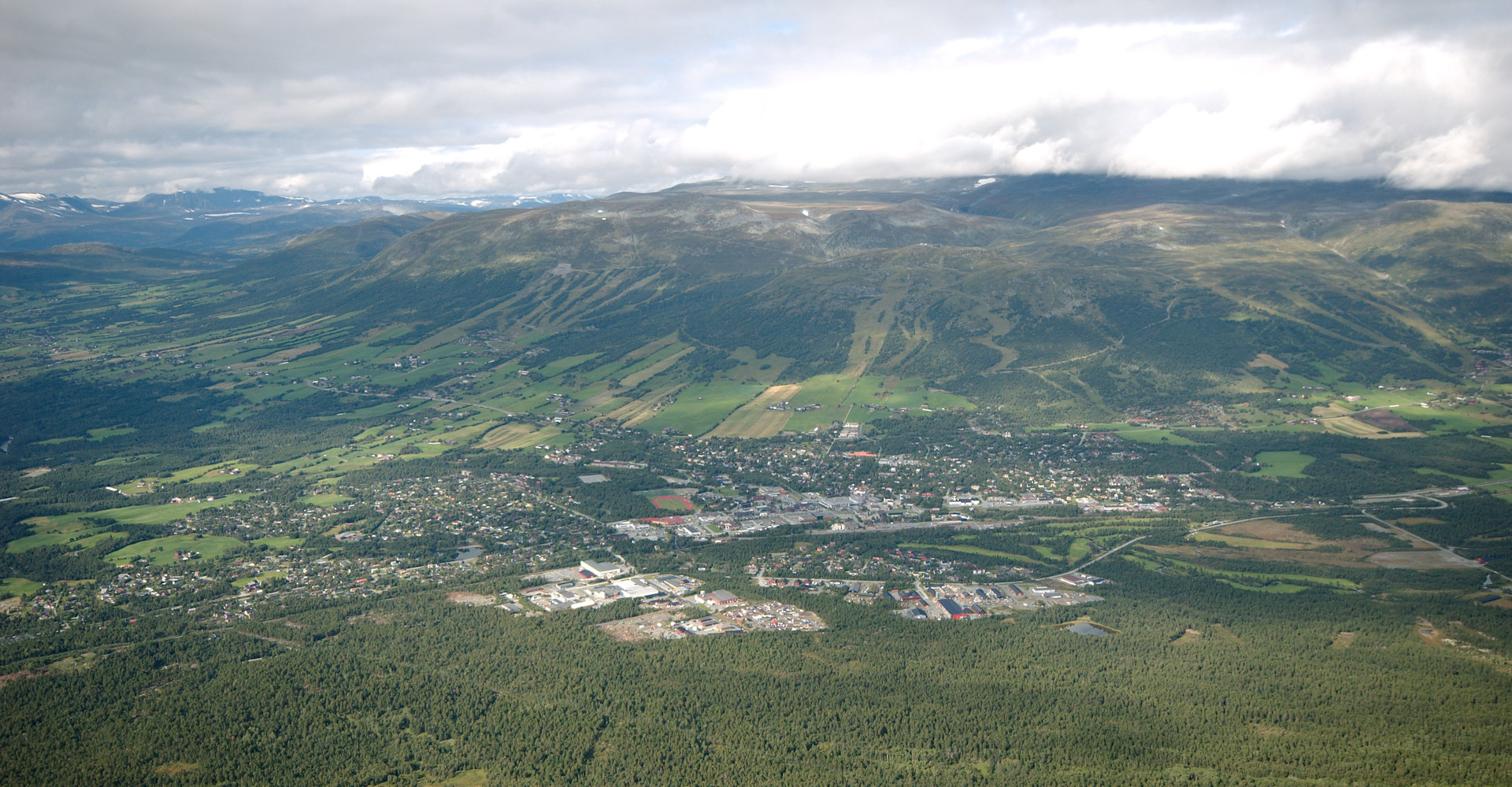 Oppdal fra Almannberget - foto Håvard Berland.jpg