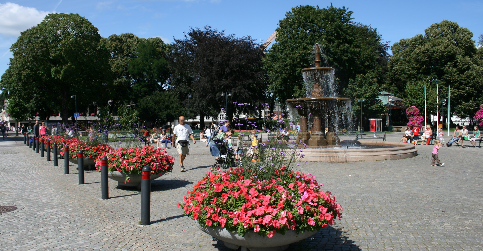 Kristiansand 006 Banner-sentrum-torget-og-wergelandsparken - foto Geir Johansen.jpg