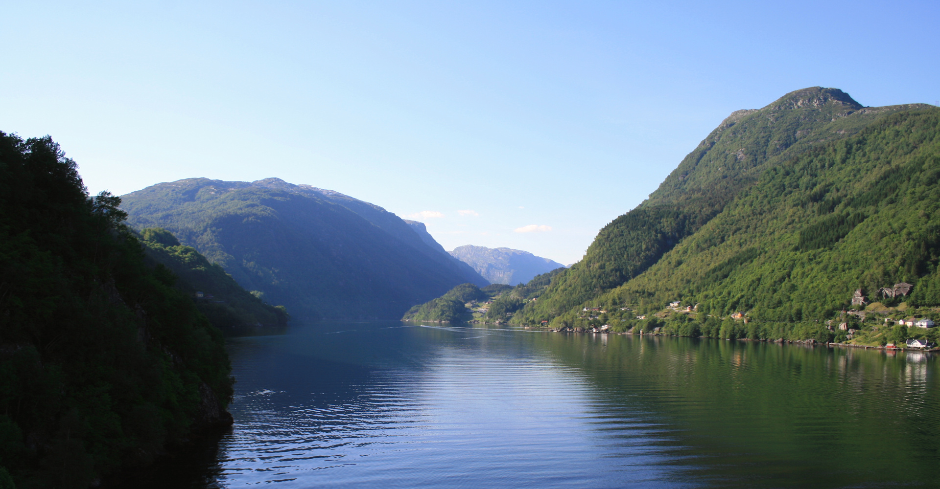 008 Fyksundet reting vest fra brua - klyvenes framme til høyre - foto Geir Johansen.jpg