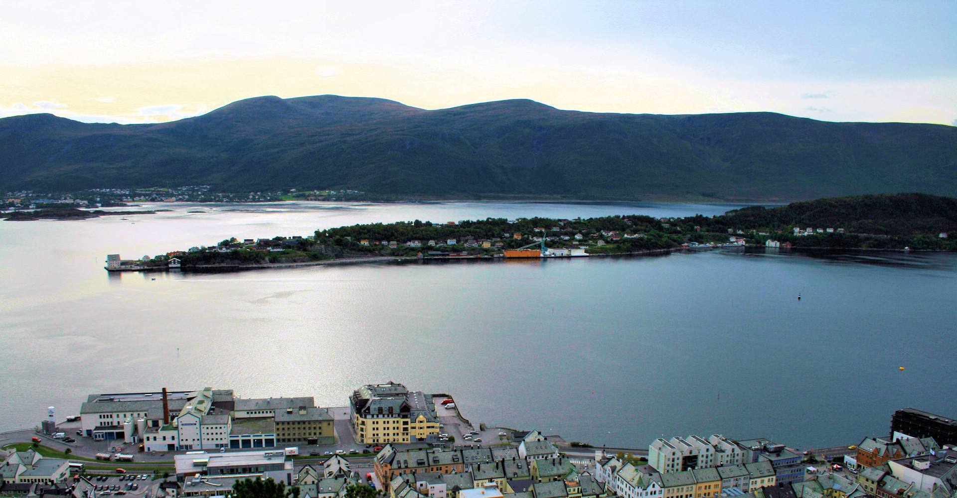 004 Utsikt mot Aspøy og Langvåg - foto Geir Johansen.jpg