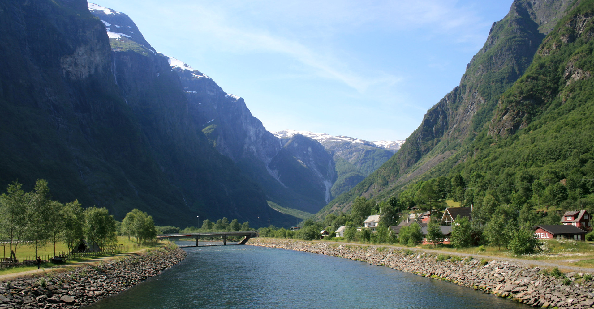 004 Mot Nærøydalen sett fra Gudvangen - Foto Geir Johansen.jpg