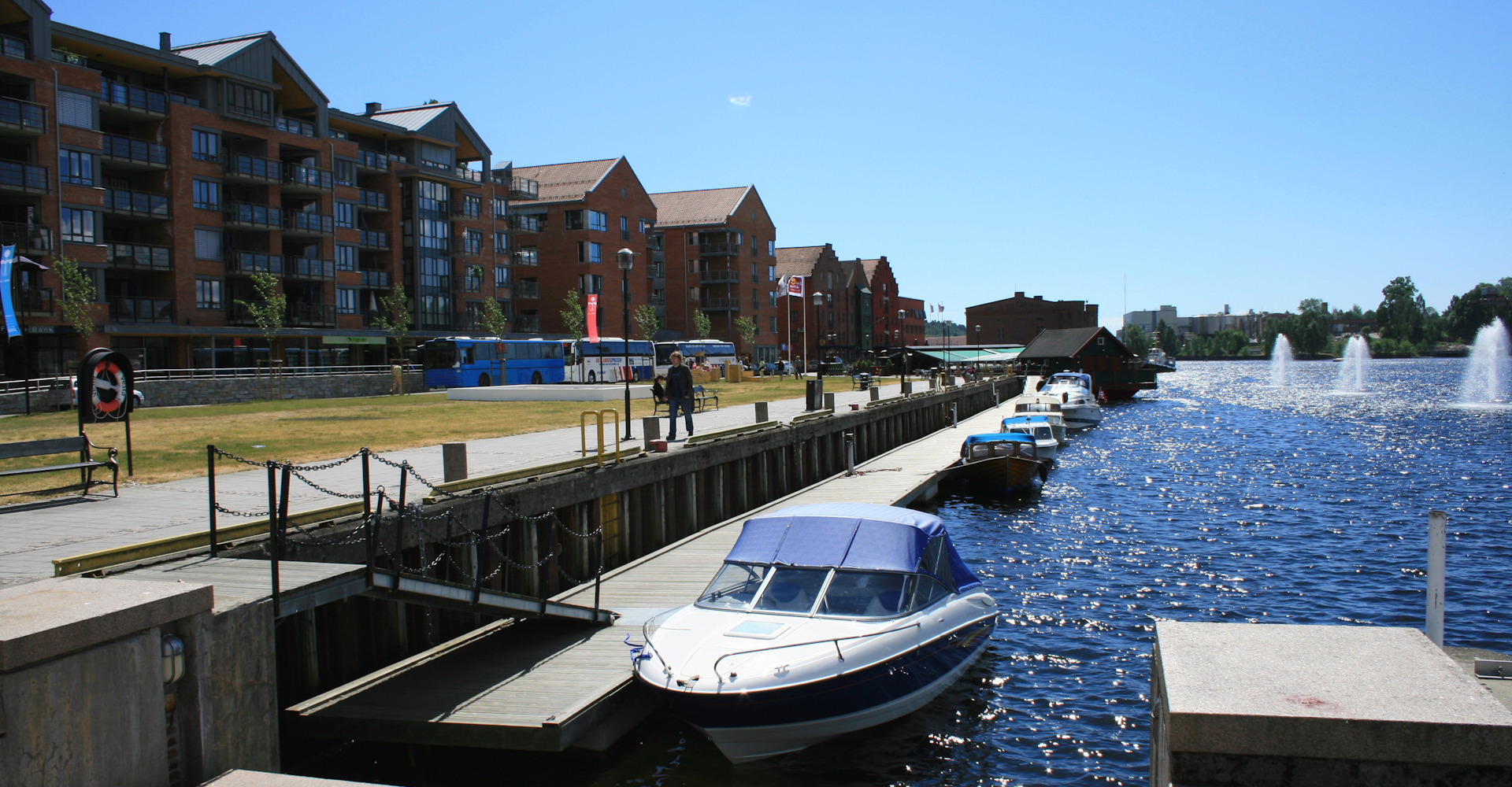 002 langs kaipromenaden og bryggeparken-foto Geir Johansen.jpg