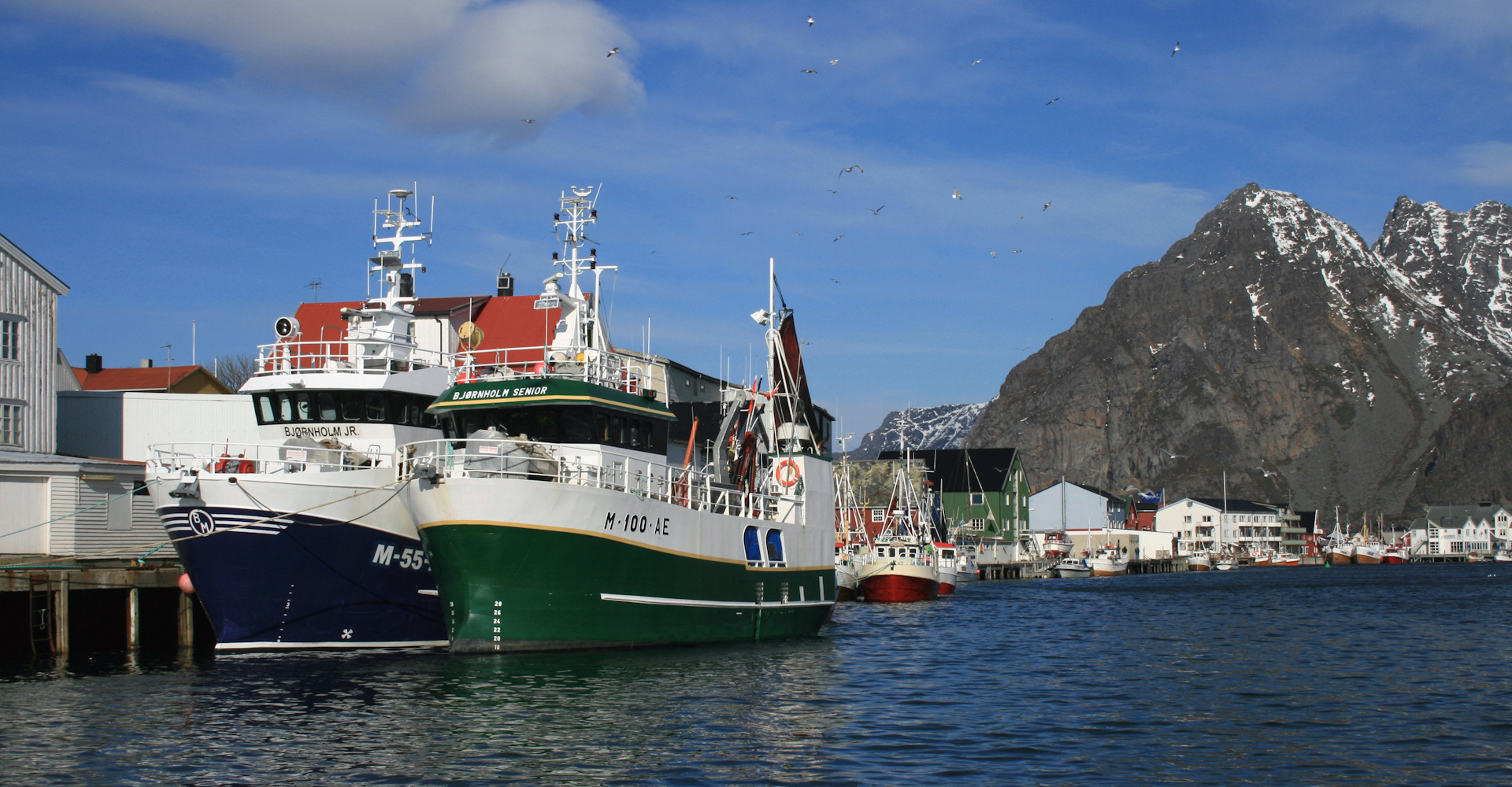 003-fiskebåter langs bryggene-foto Geir Johansen.jpg