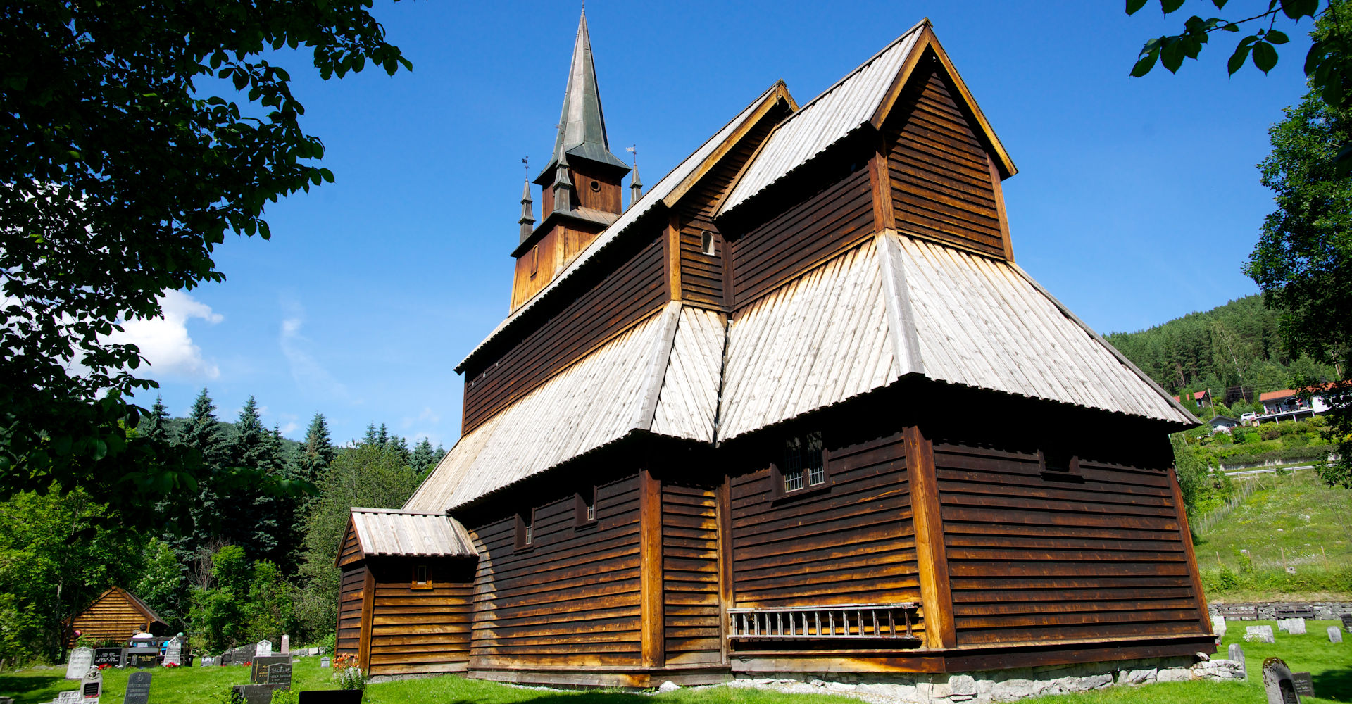 003 Kaupanger stavkirke - Foto Karen Blaha.jpg