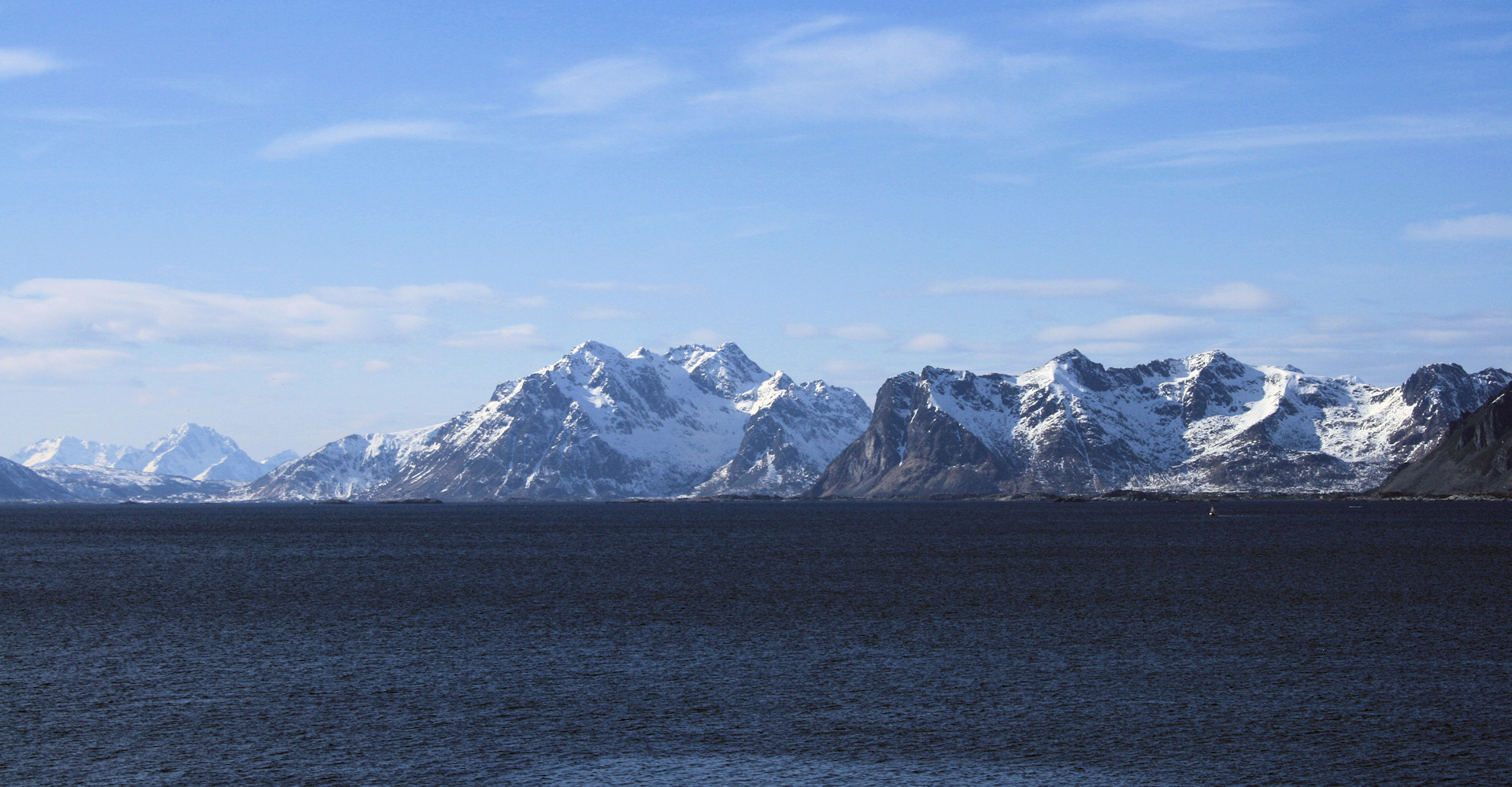 012-utsikt mot vestlofoten fra henningsvær-foto Geir Johansen.jpg