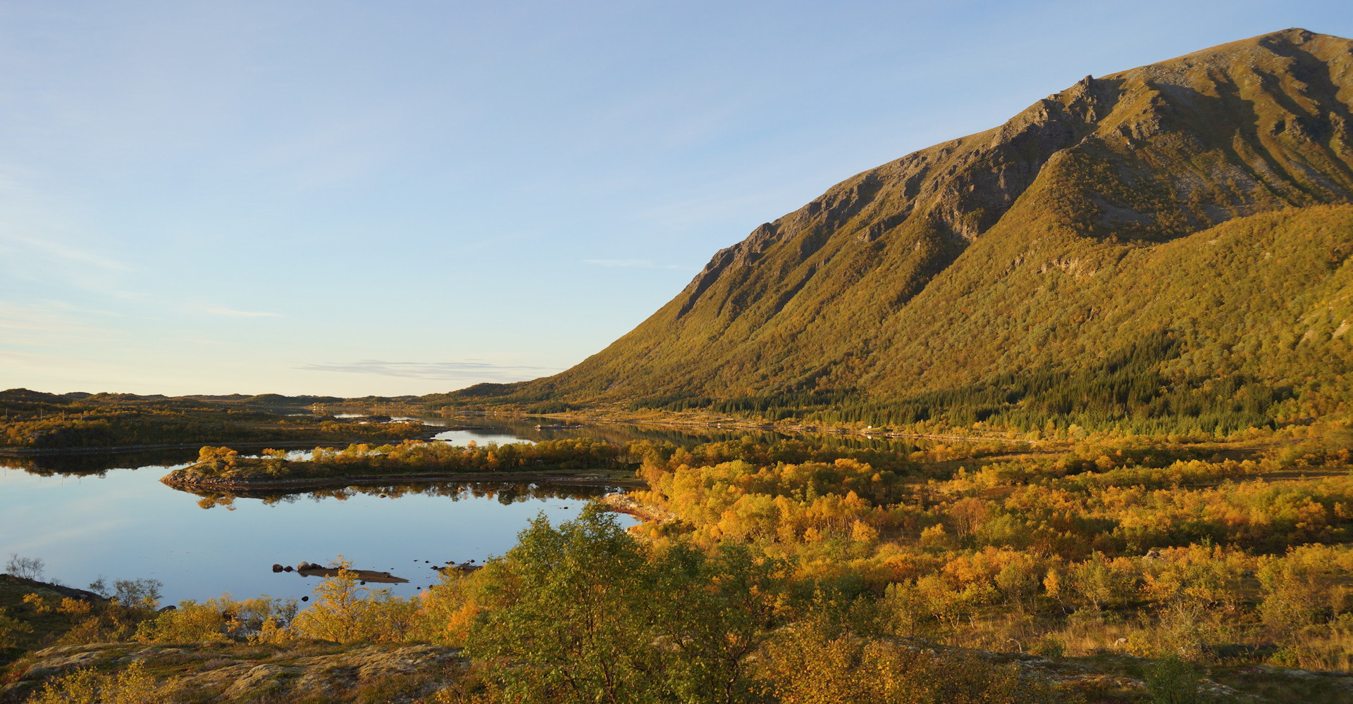 014 Lofoten - Fjellet Matmora Nordpollen og Vatnfjorden ved Laukvik - foto Geir Johansen.jpg