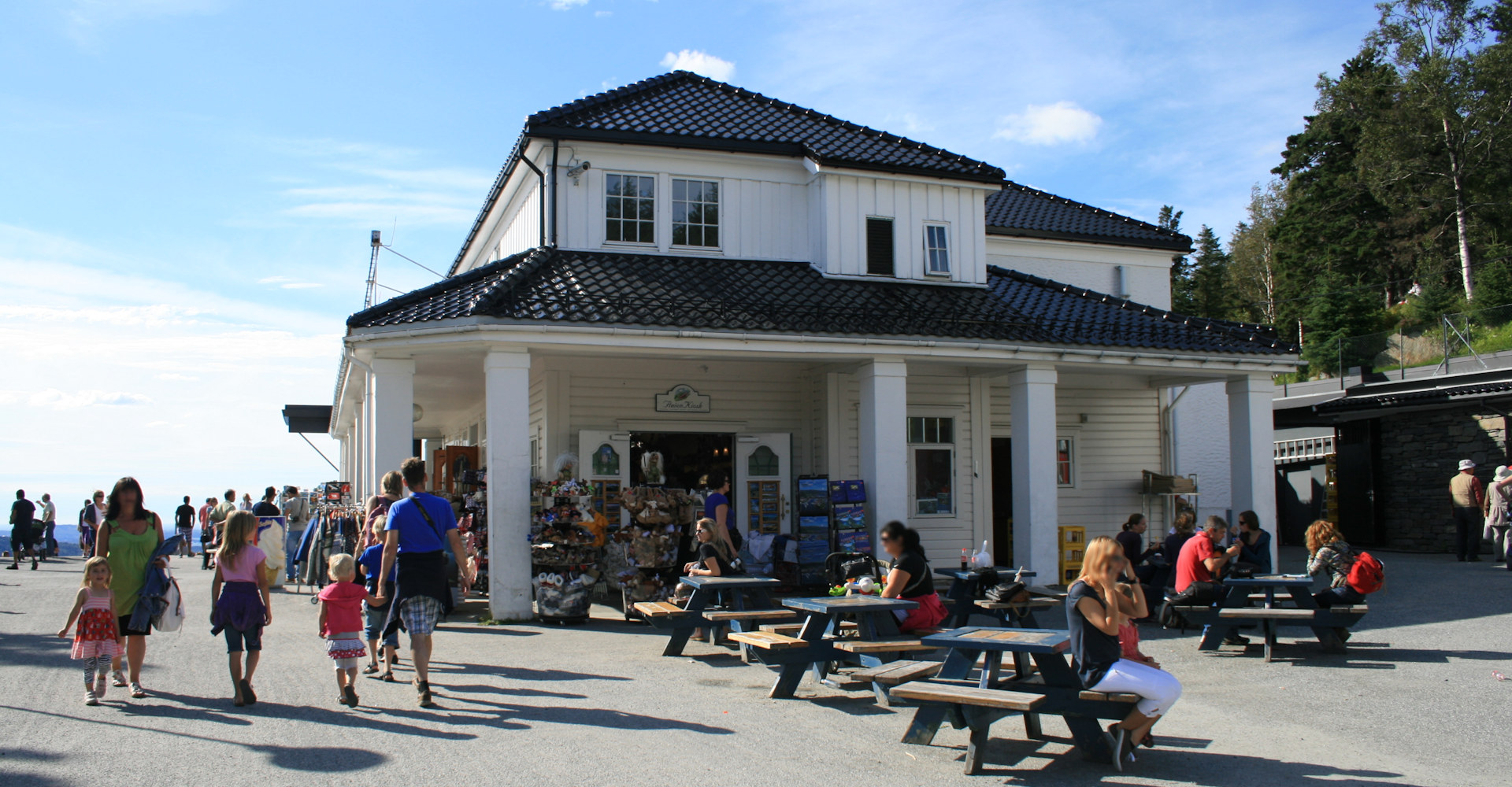 004 Fløien utsiktspunkt-butikk og kafe - foto Geir Johansen.jpg