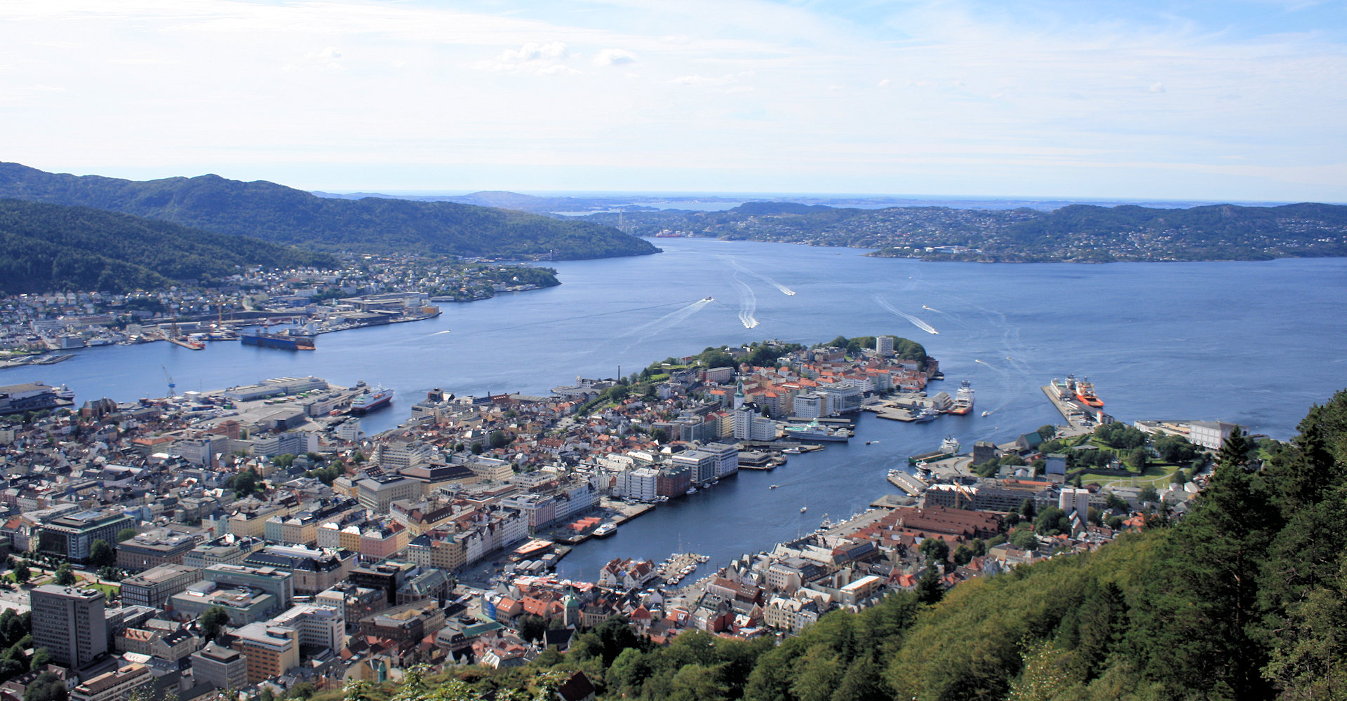 004 Utsikt fra toppen av Fløien - foto Geir Johansen.jpg