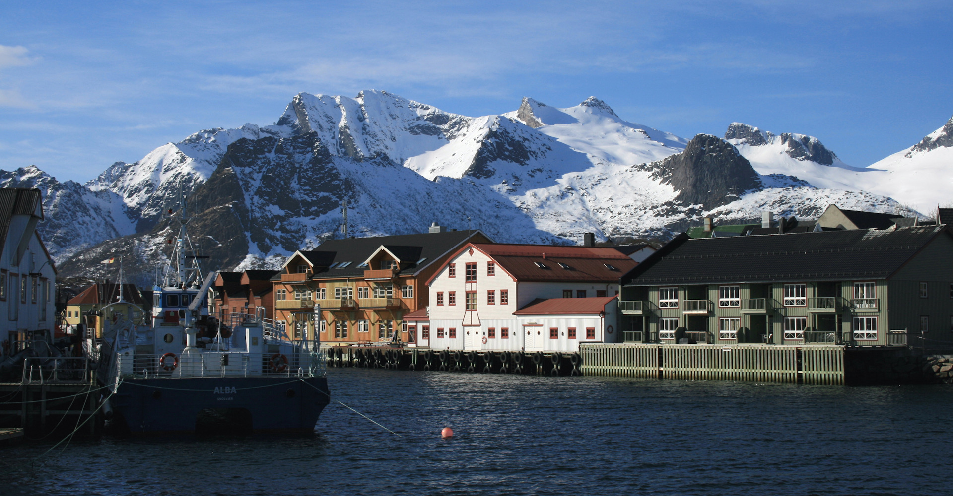 003Kabelvåg-havnen inn mot sentrum - foto Geir Johansen.jpg
