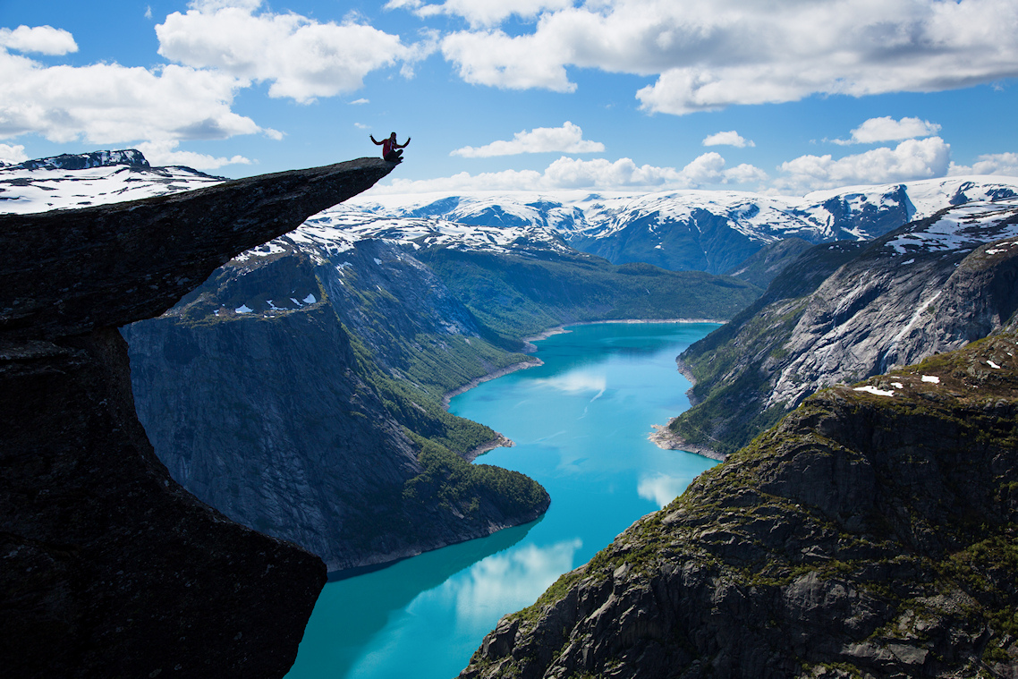 Trolltunga 002 -  foto Asgeir Helgestad.jpg