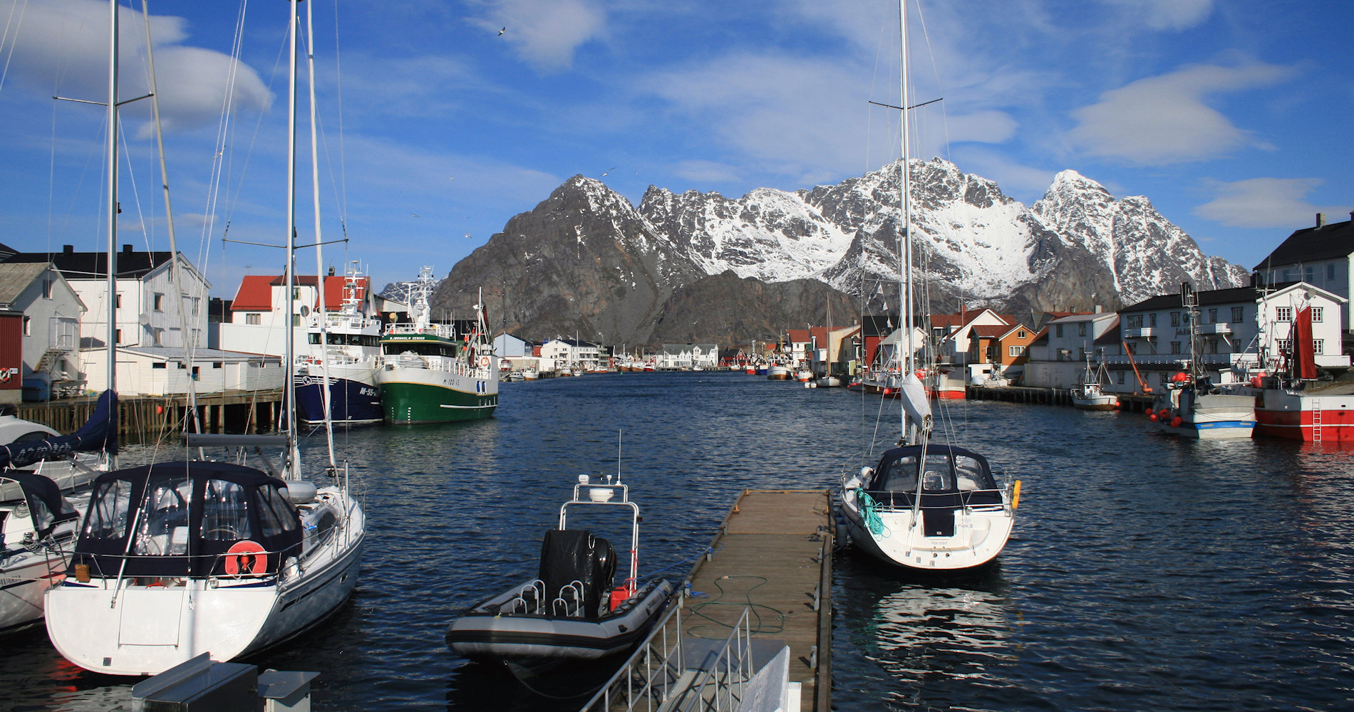 023 - Henningsvær havn - foto Geir Johansen.jpg