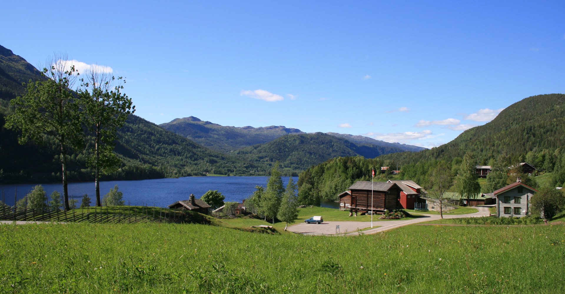 004 Telemarksnatur rett før Nore stavkirke - Foto Geir Johansen.jpg