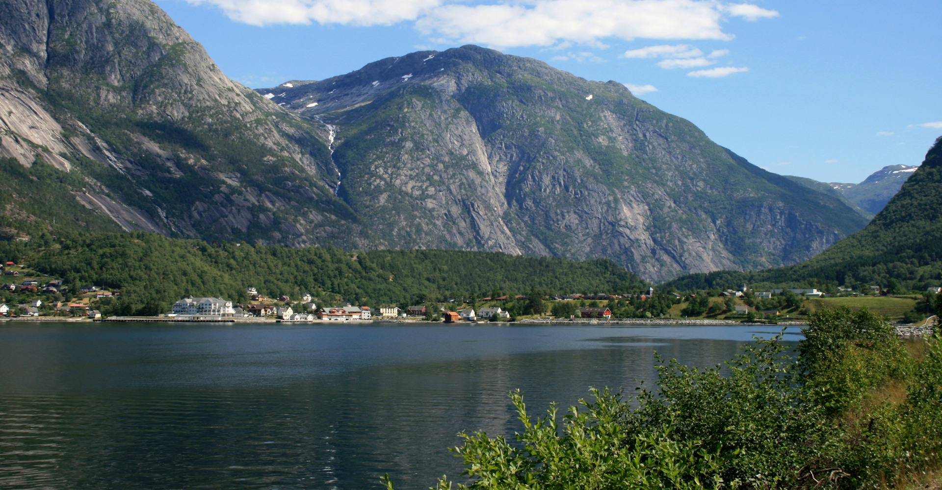 Eidfjord innerst i Hardangerfjorden-foto Geir Johansen.jpg