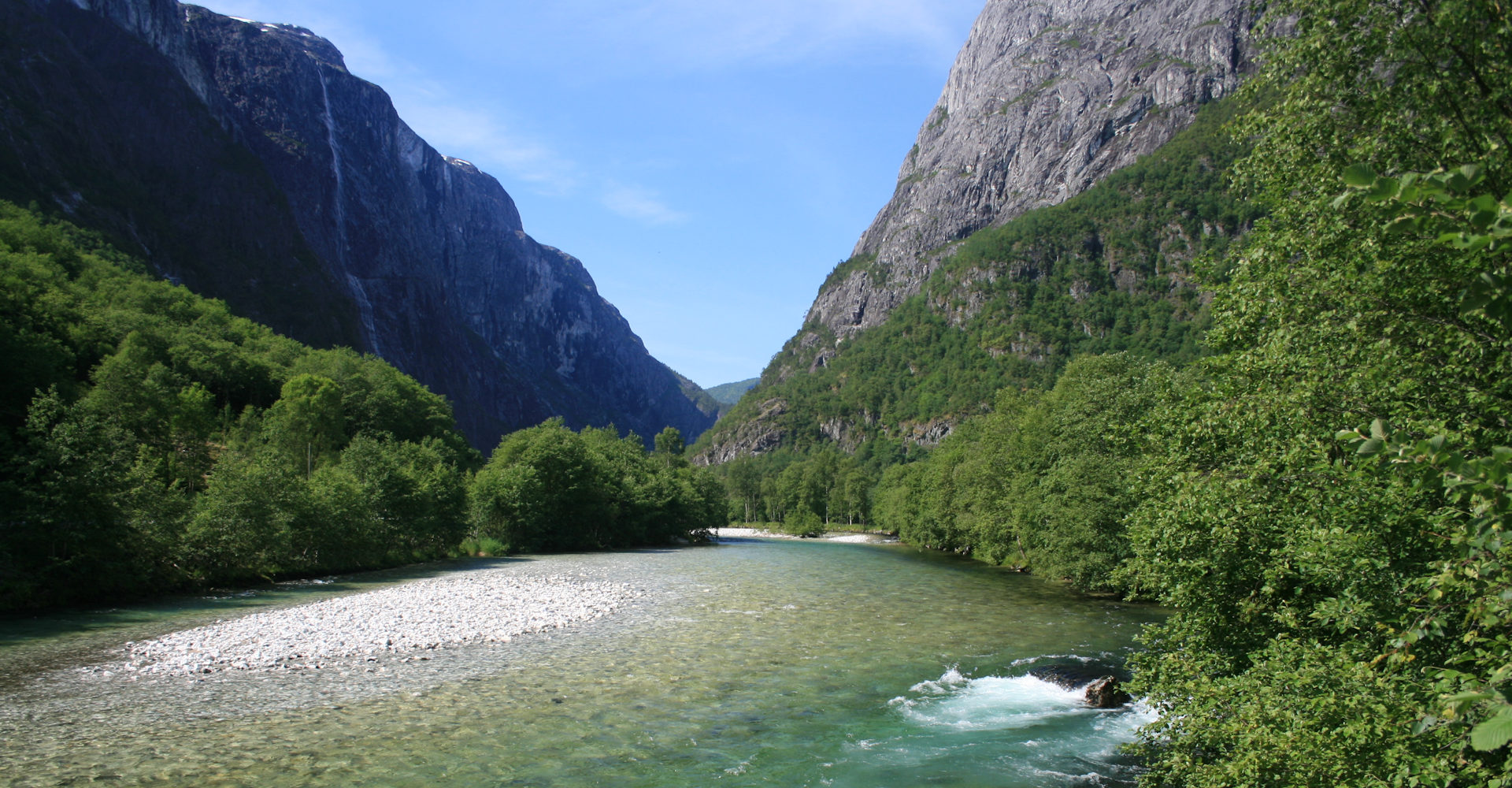 002 Nærøydalen og elven Nærøydalselvi - Foto Geir Johansen.jpg