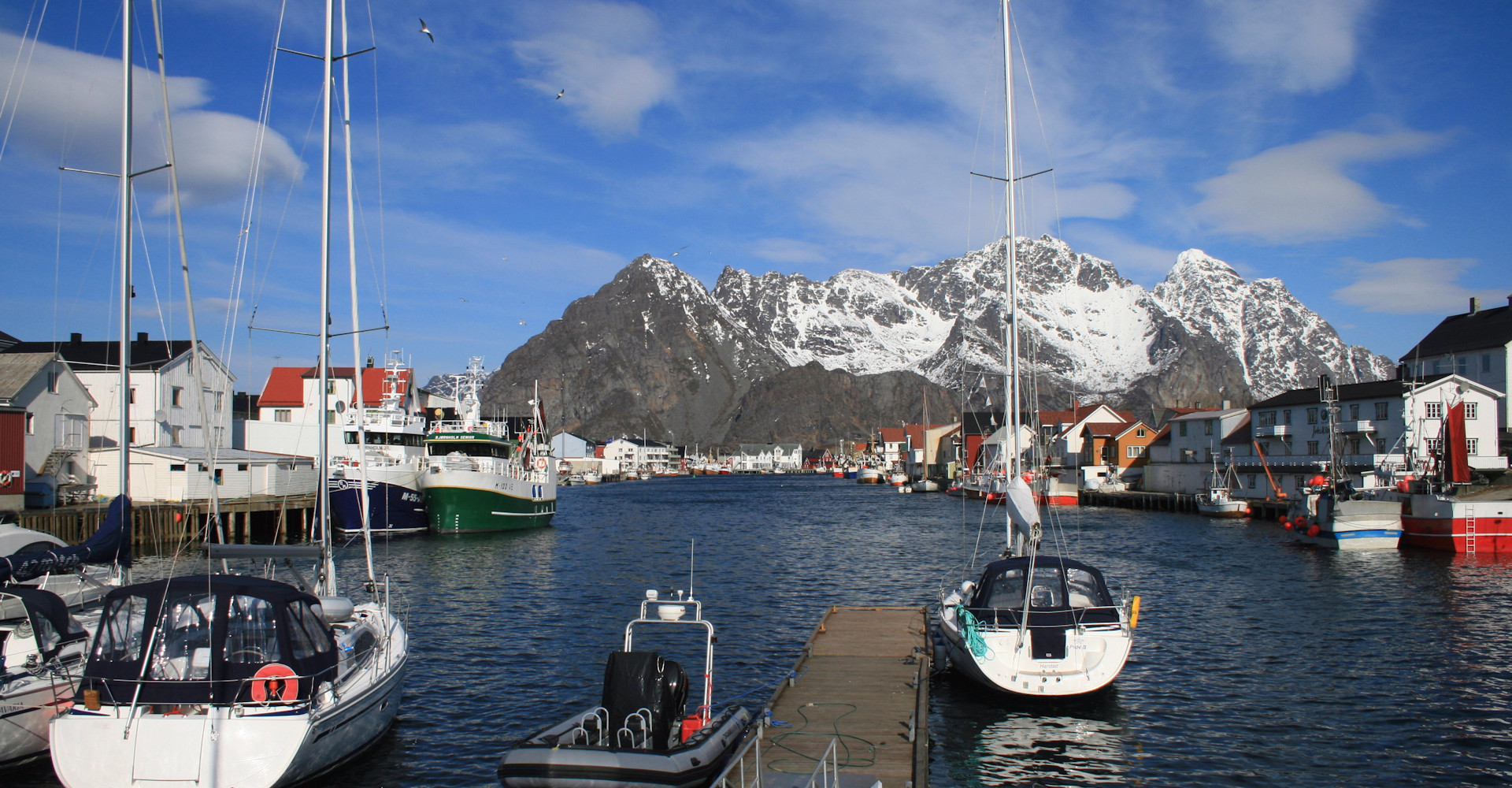 004 Henningsvær havn i Lofoten - foto Geir Johansen.jpg