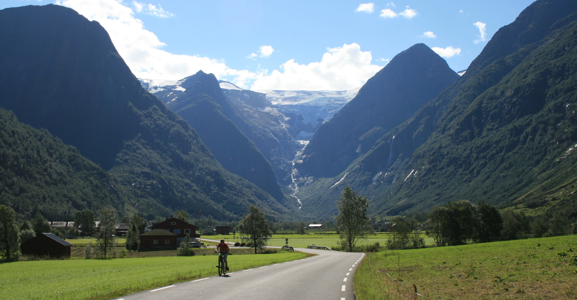 009 Oldedalen innerst i Oldevatn og Melkevollbreen - Foto Geir Johansen.jpg