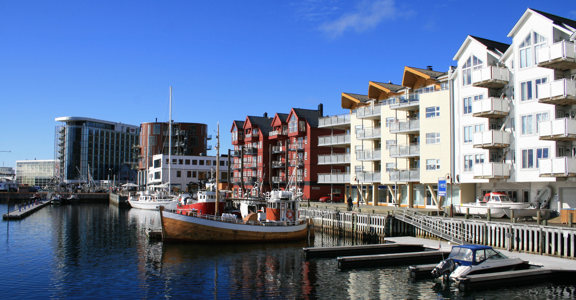 009 langs kaipromenaden mot sentrum-foto Geir Johansen.jpg