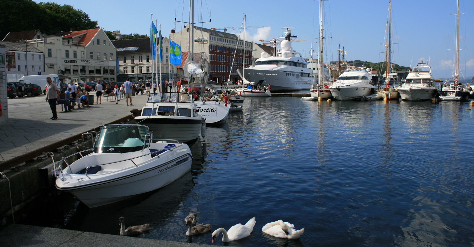 005 Ved havnen og sentrum-foto Geir Johansen.jpg