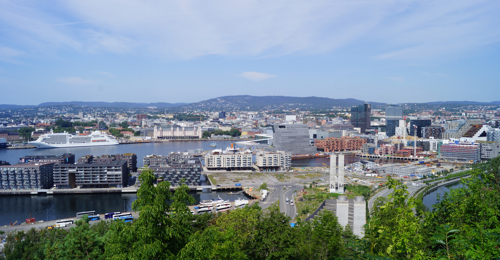 018 Oslo med Sørenga - Munch museet og Barcode-foto Geir Johansen.jpg