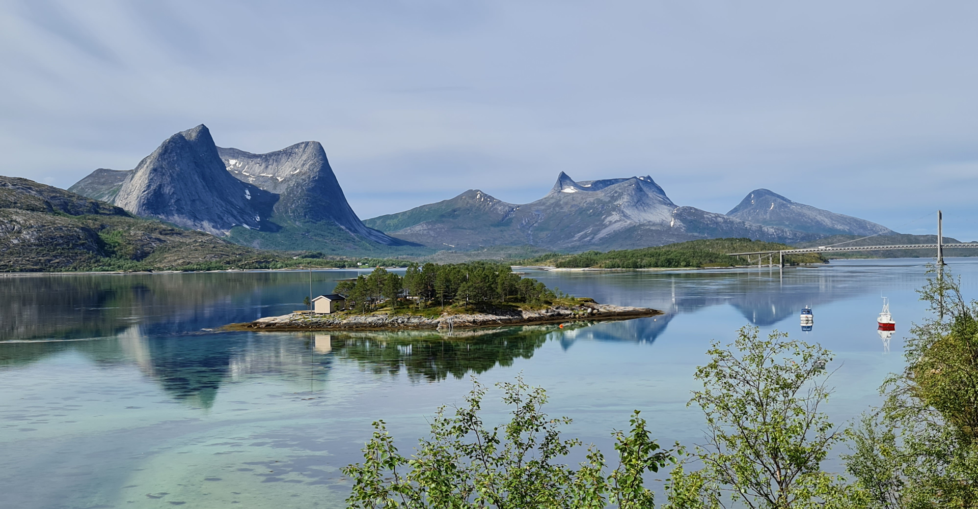 Efjorden - Banner - 002 innløpet med utsikt mot Stortinden og Valletindan - foto Geir Johansen.jpg